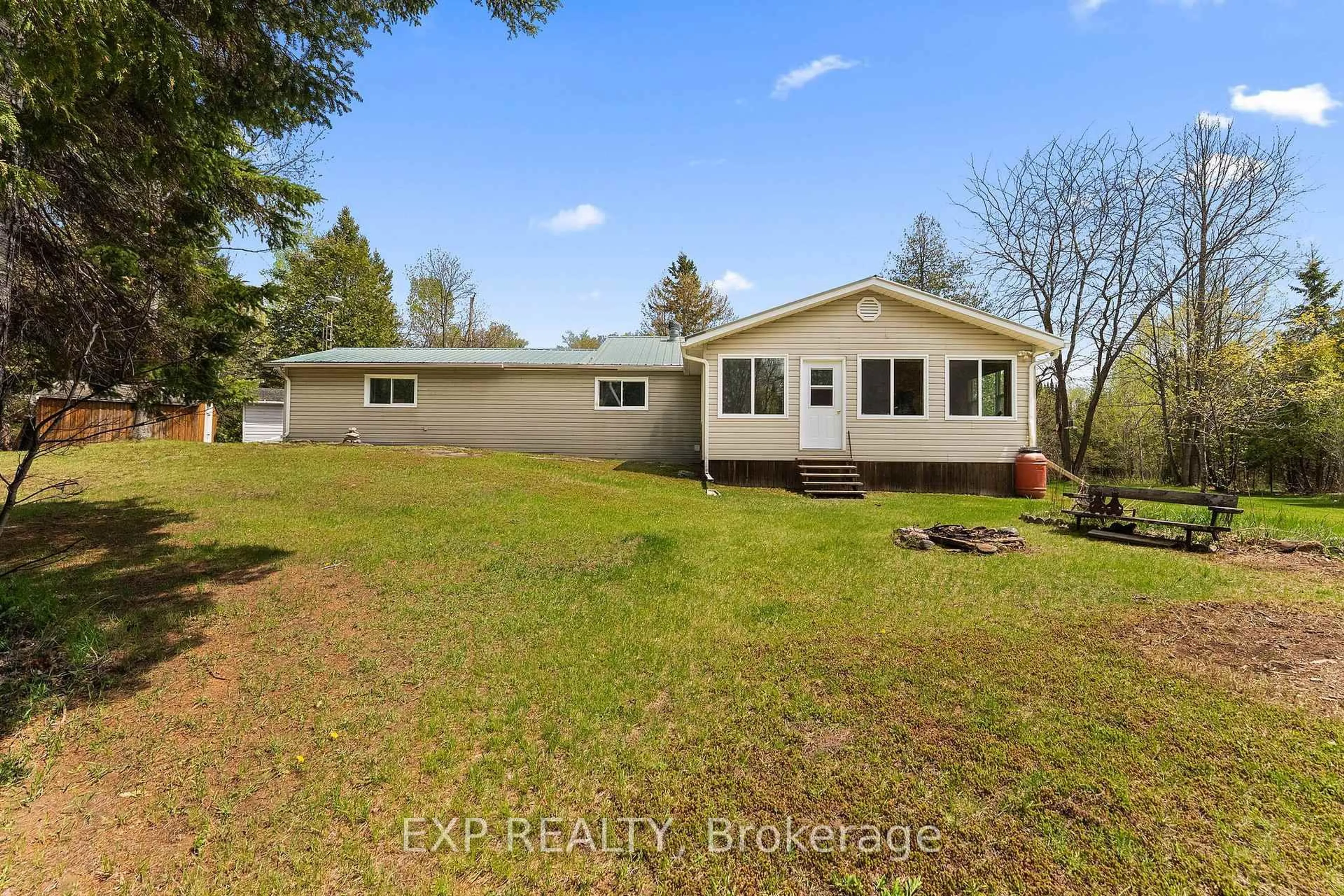 A pic from outside/outdoor area/front of a property/back of a property/a pic from drone, water/lake/river/ocean view for 6015 Centennial Dr, Griffith Ontario K0J 2R0