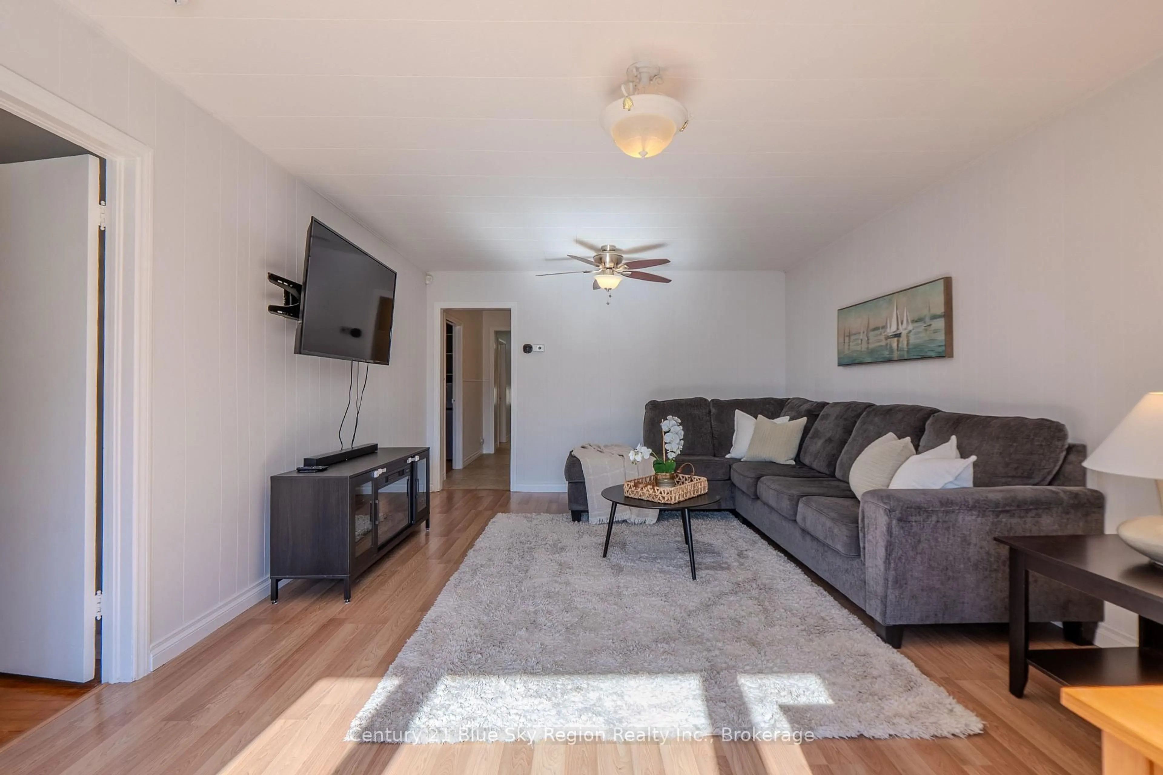 Living room with furniture, wood/laminate floor for 513 BRENNAN St, North Bay Ontario P1B 6J9