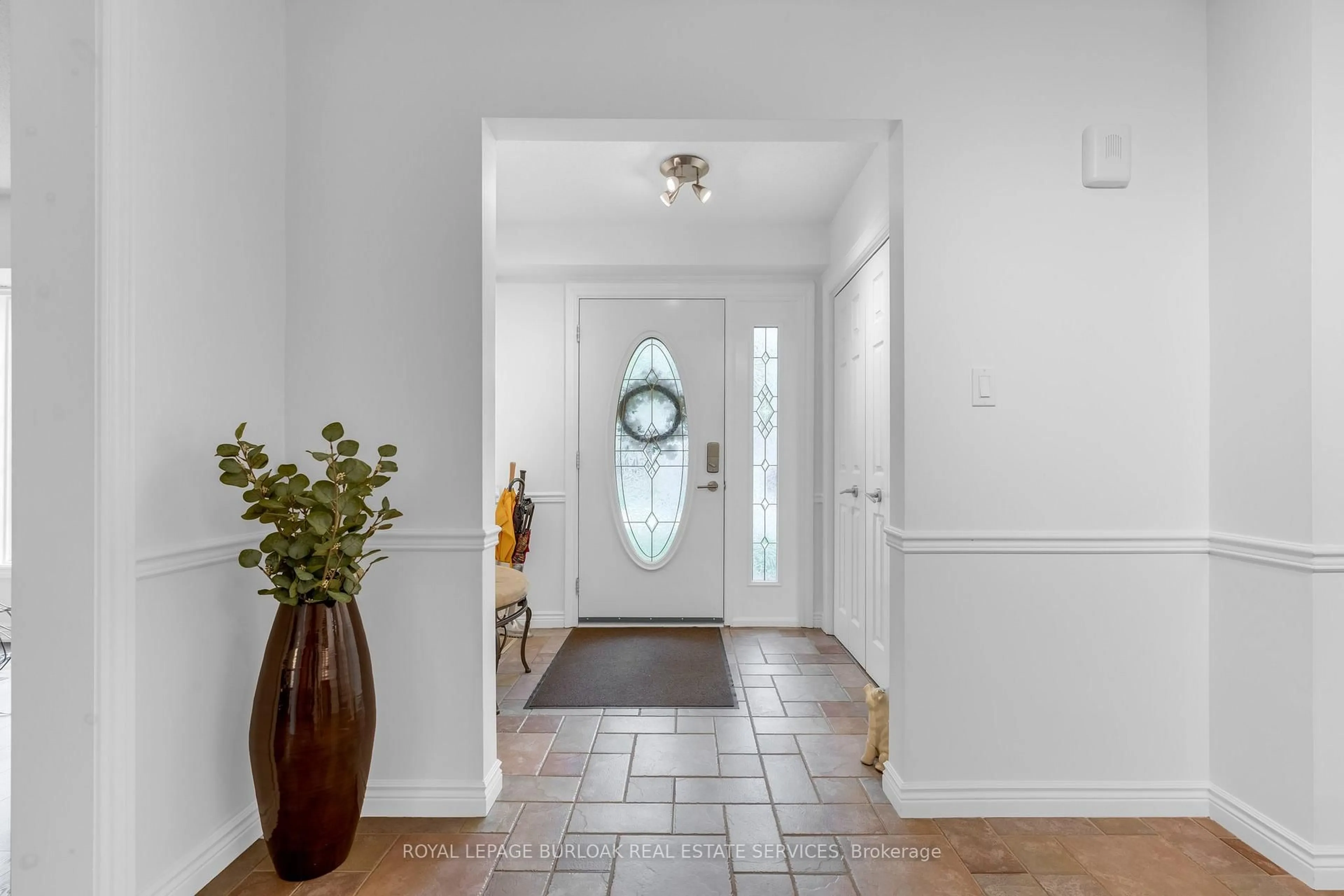Indoor entryway for 107 Garden Ave, Hamilton Ontario L9G 4V9