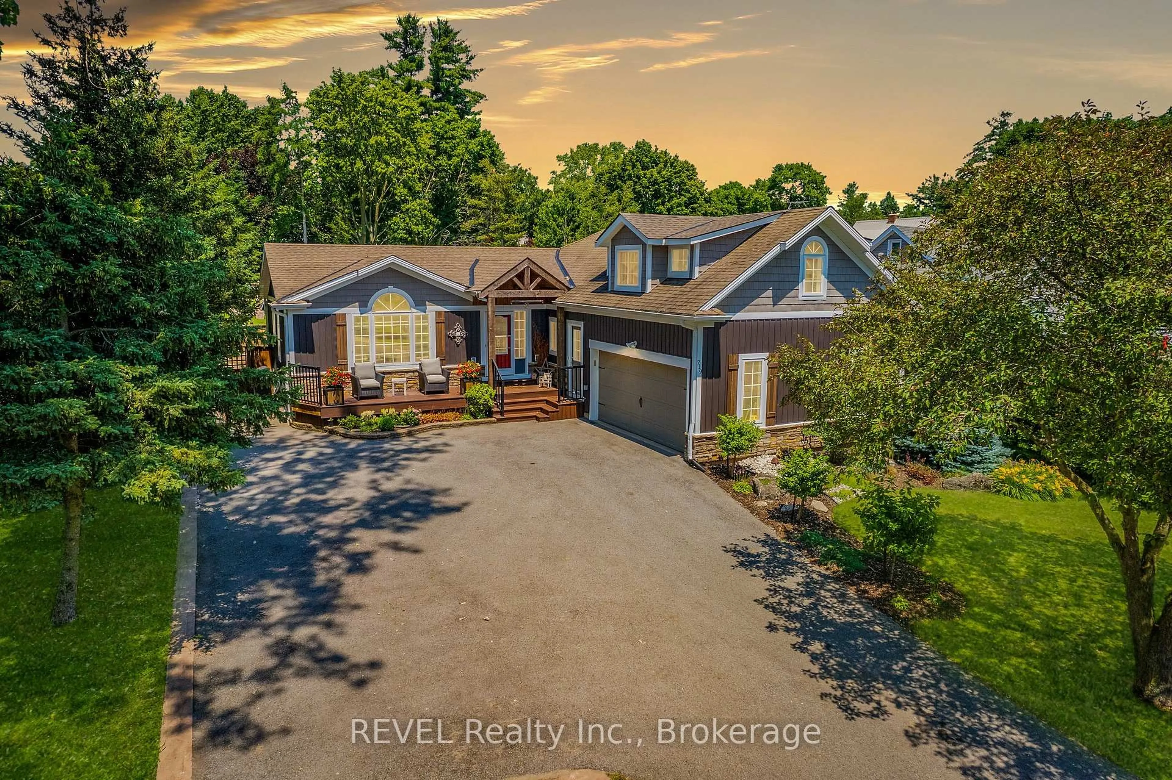A pic from outside/outdoor area/front of a property/back of a property/a pic from drone, water/lake/river/ocean view for 719 Welland Rd, Pelham Ontario L0S 1C0