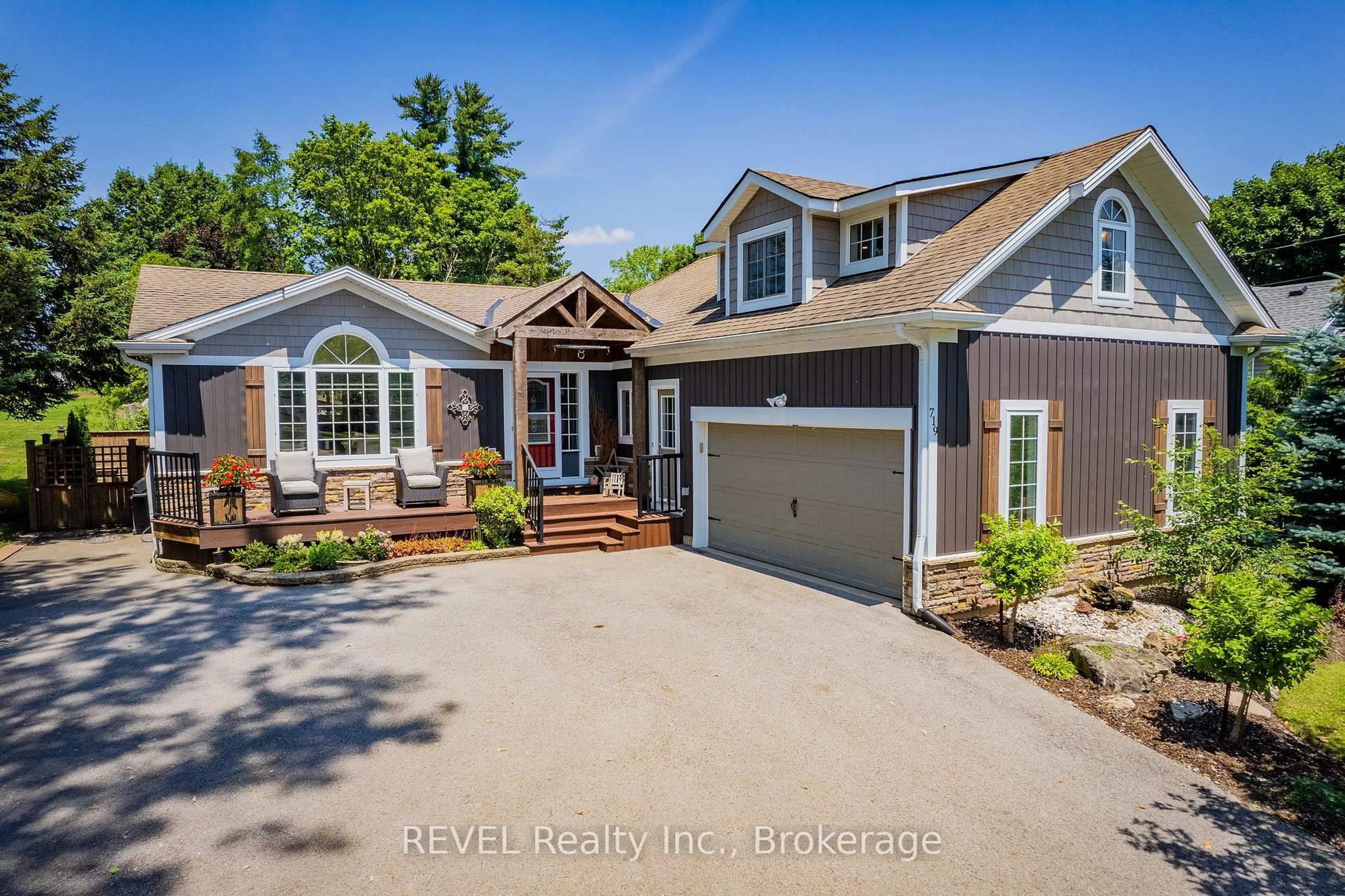 Home with vinyl exterior material, unknown for 719 Welland Rd, Pelham Ontario L0S 1C0