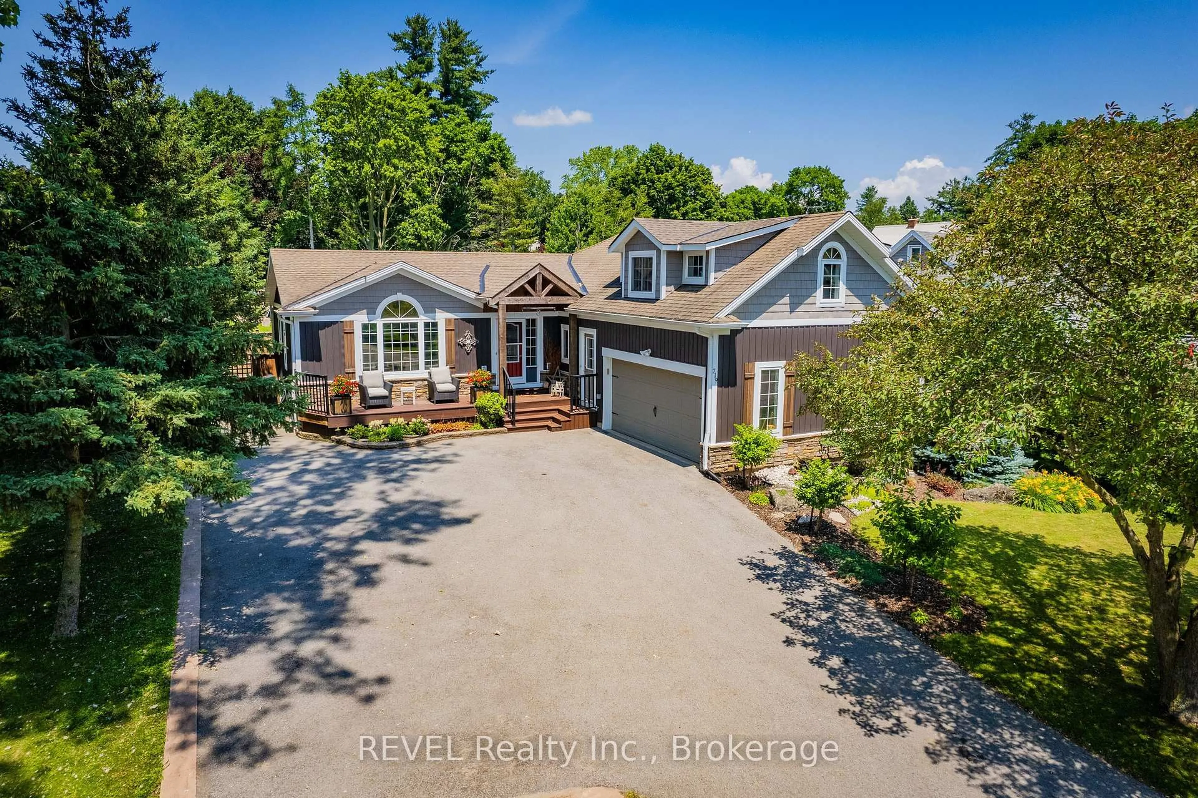 A pic from outside/outdoor area/front of a property/back of a property/a pic from drone, water/lake/river/ocean view for 719 Welland Rd, Pelham Ontario L0S 1C0