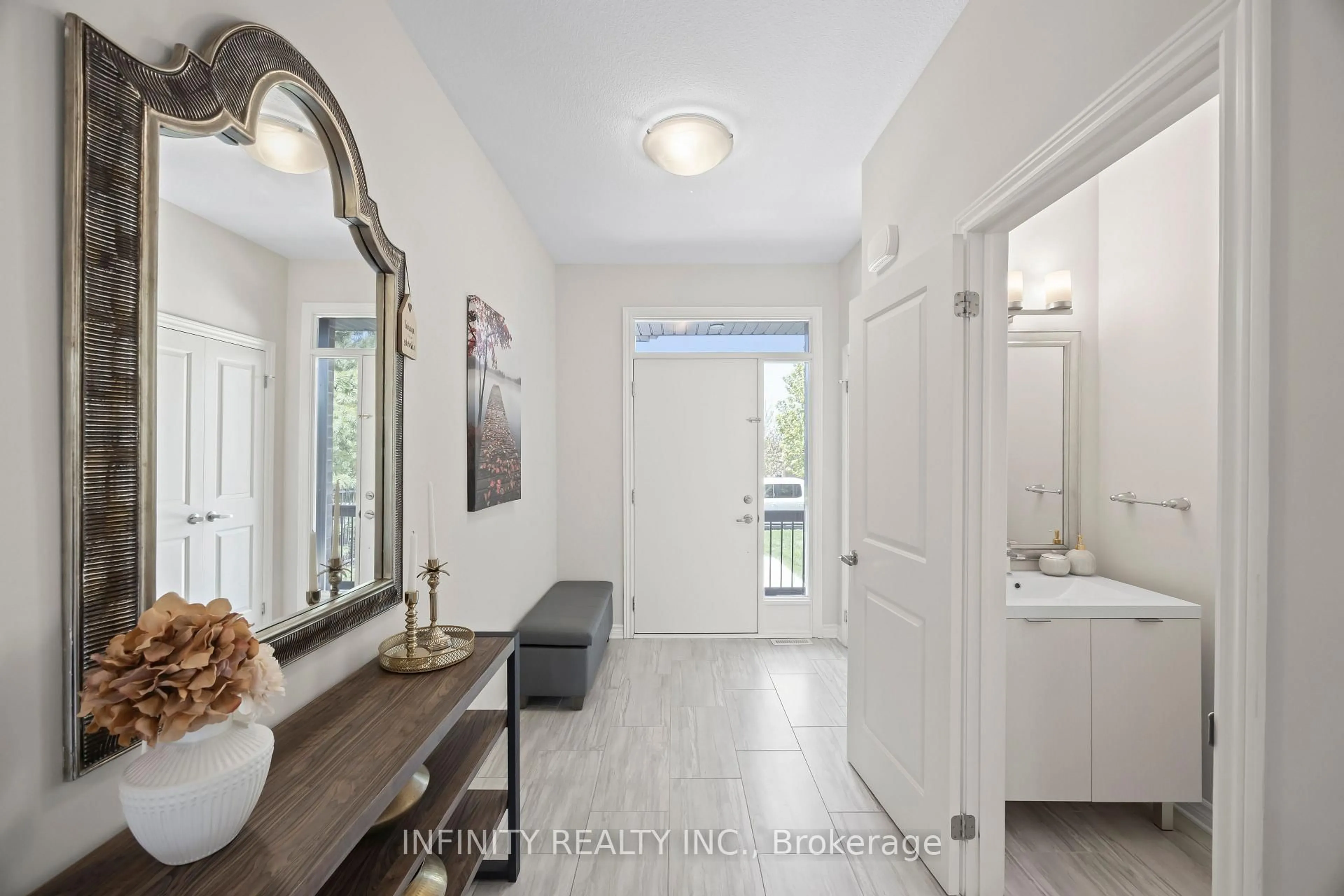 Indoor entryway for 1727 Valhalla St, London North Ontario N6G 0V3