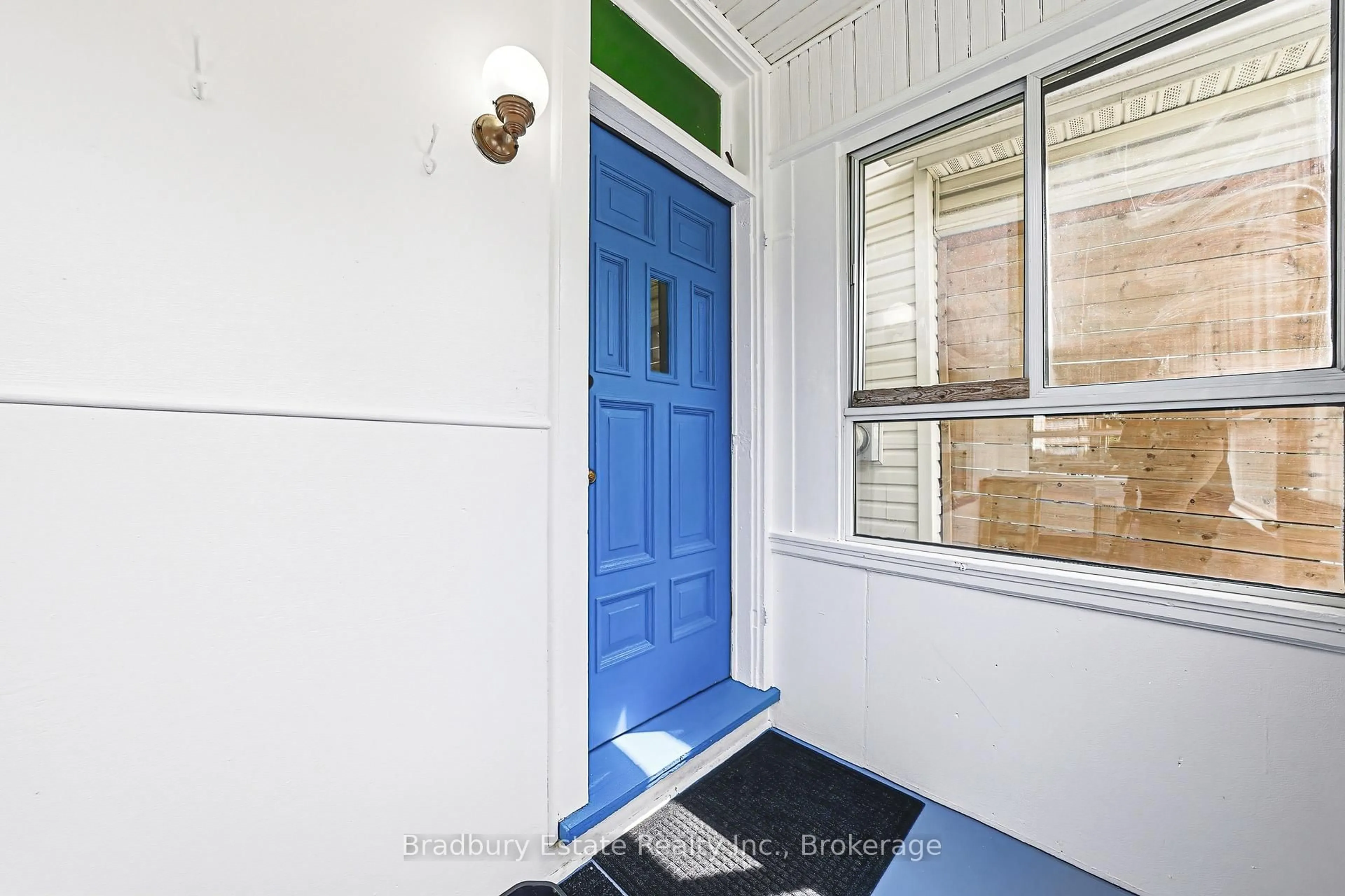 Indoor entryway for 43 Harvey St, Hamilton Ontario L8L 2L9