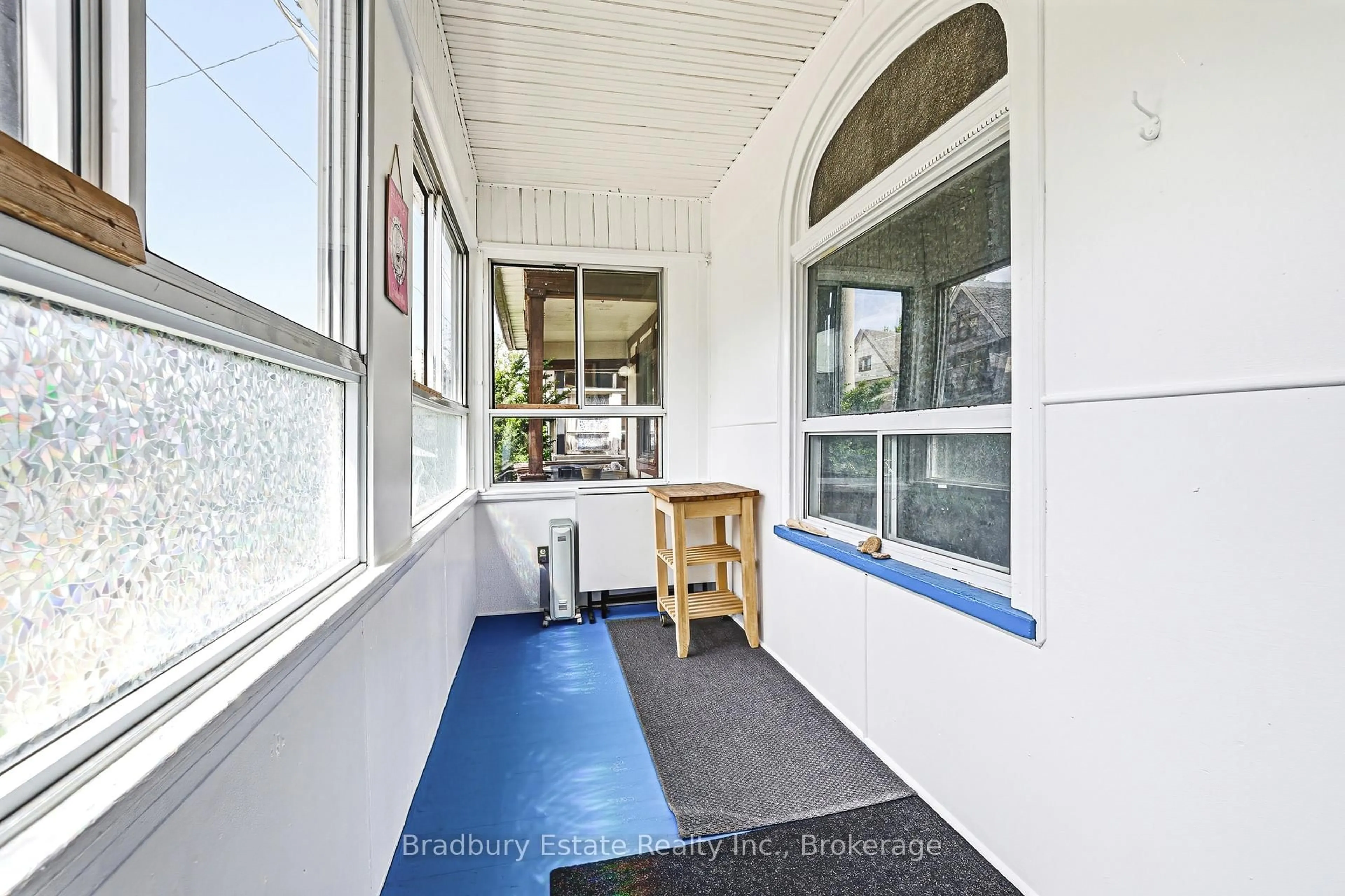 Indoor entryway for 43 Harvey St, Hamilton Ontario L8L 2L9