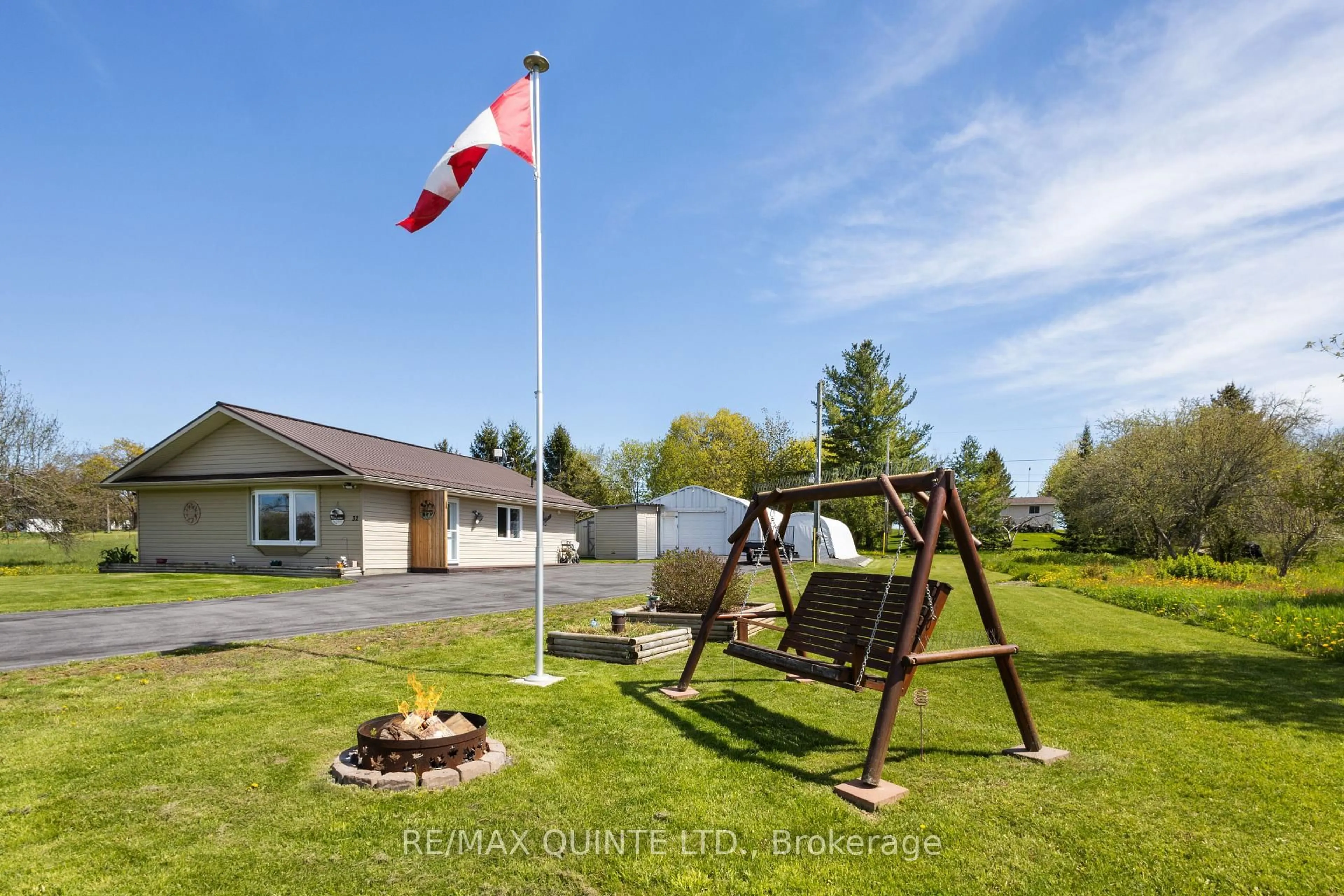 Patio, building for 32 Dorland Dr, Napanee Ontario K7R 3K7