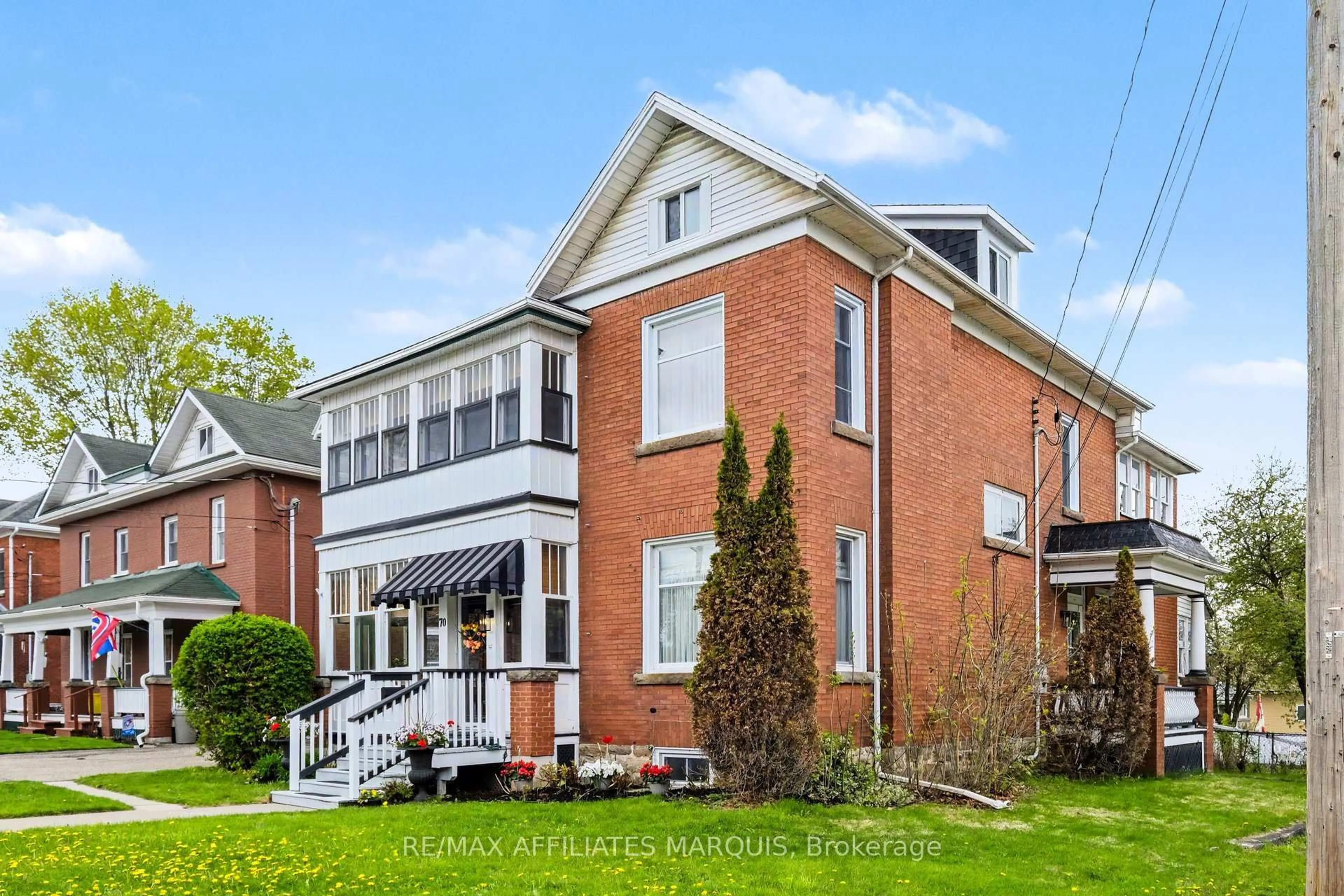 Home with brick exterior material, building for 70 Maple Ave, Smiths Falls Ontario K7A 2A7