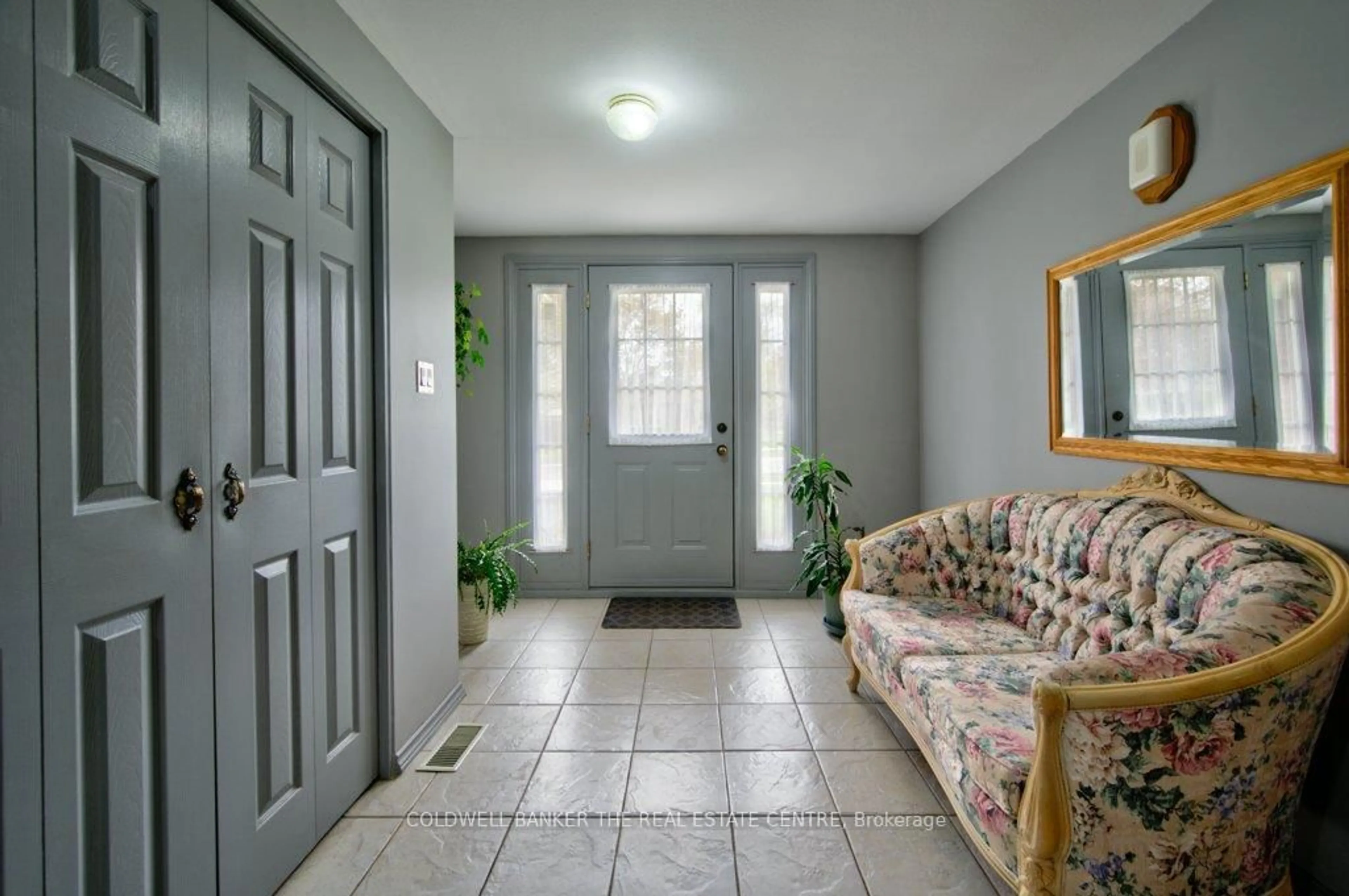 Indoor entryway for 34 Westwood Cres, Kitchener Ontario N2M 2L8