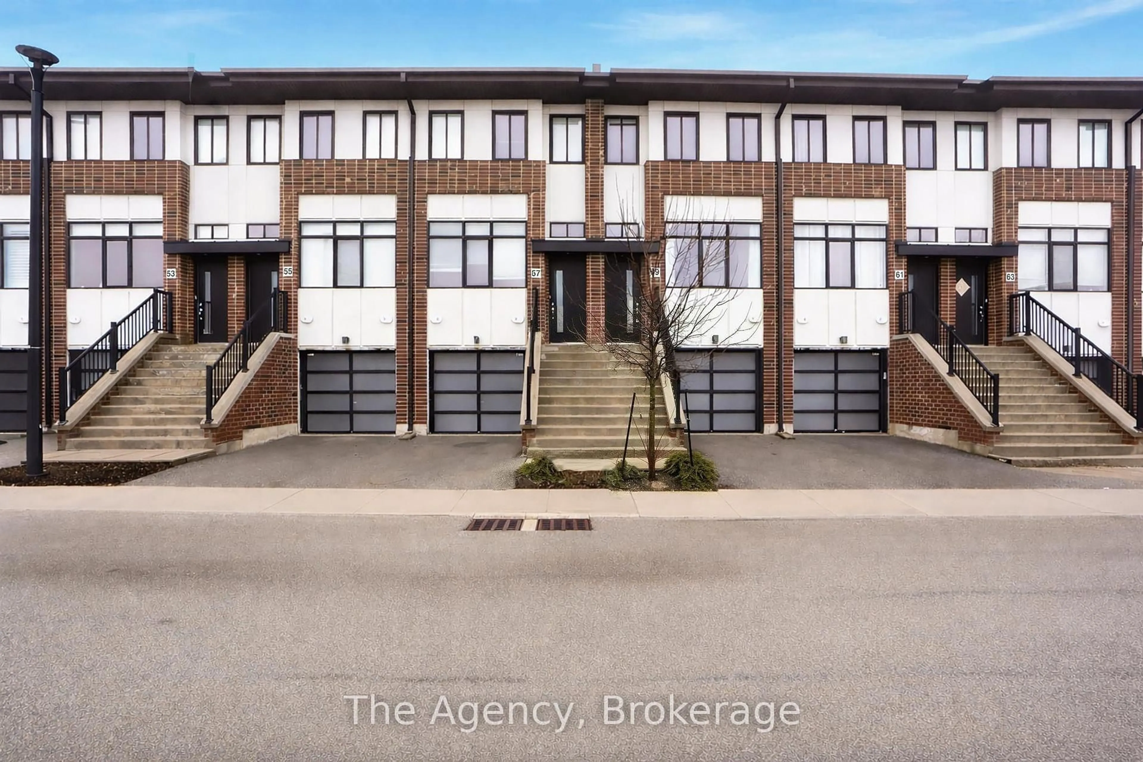 A pic from outside/outdoor area/front of a property/back of a property/a pic from drone, street for 59 Markle Cres, Hamilton Ontario L9G 0H3