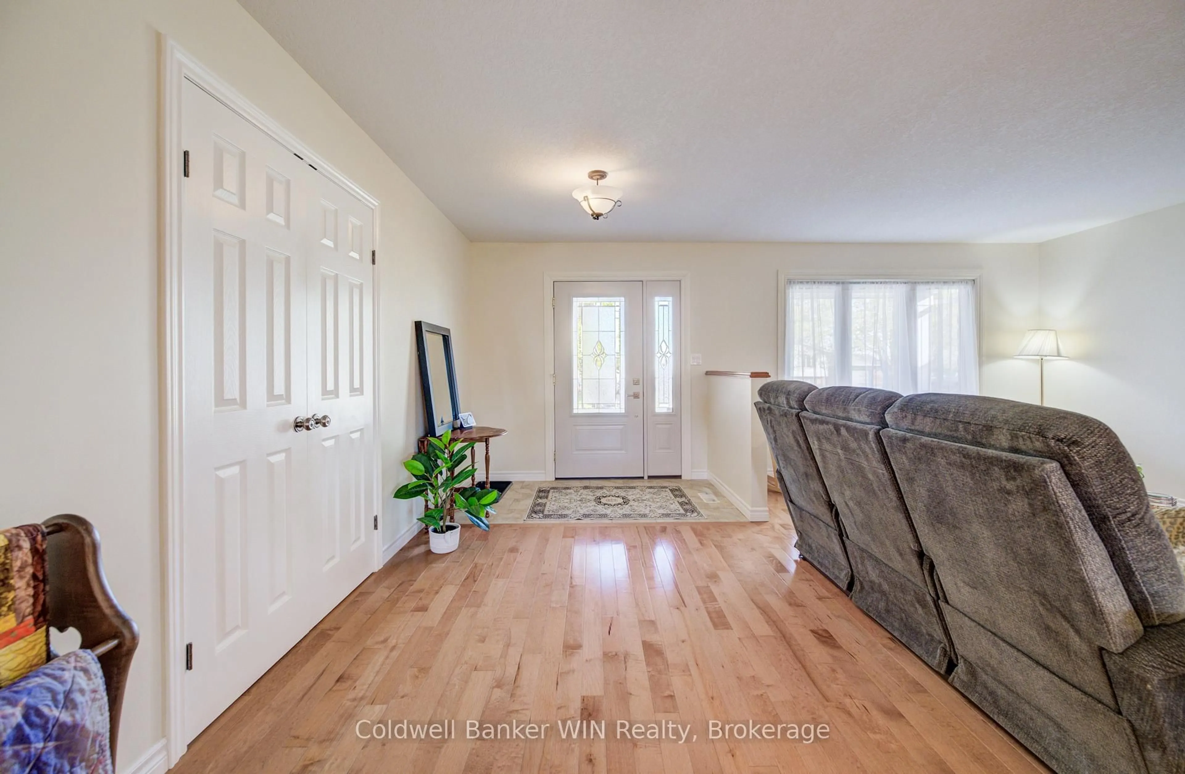 Indoor entryway for 434 King St, Wellington North Ontario N0G 2L2