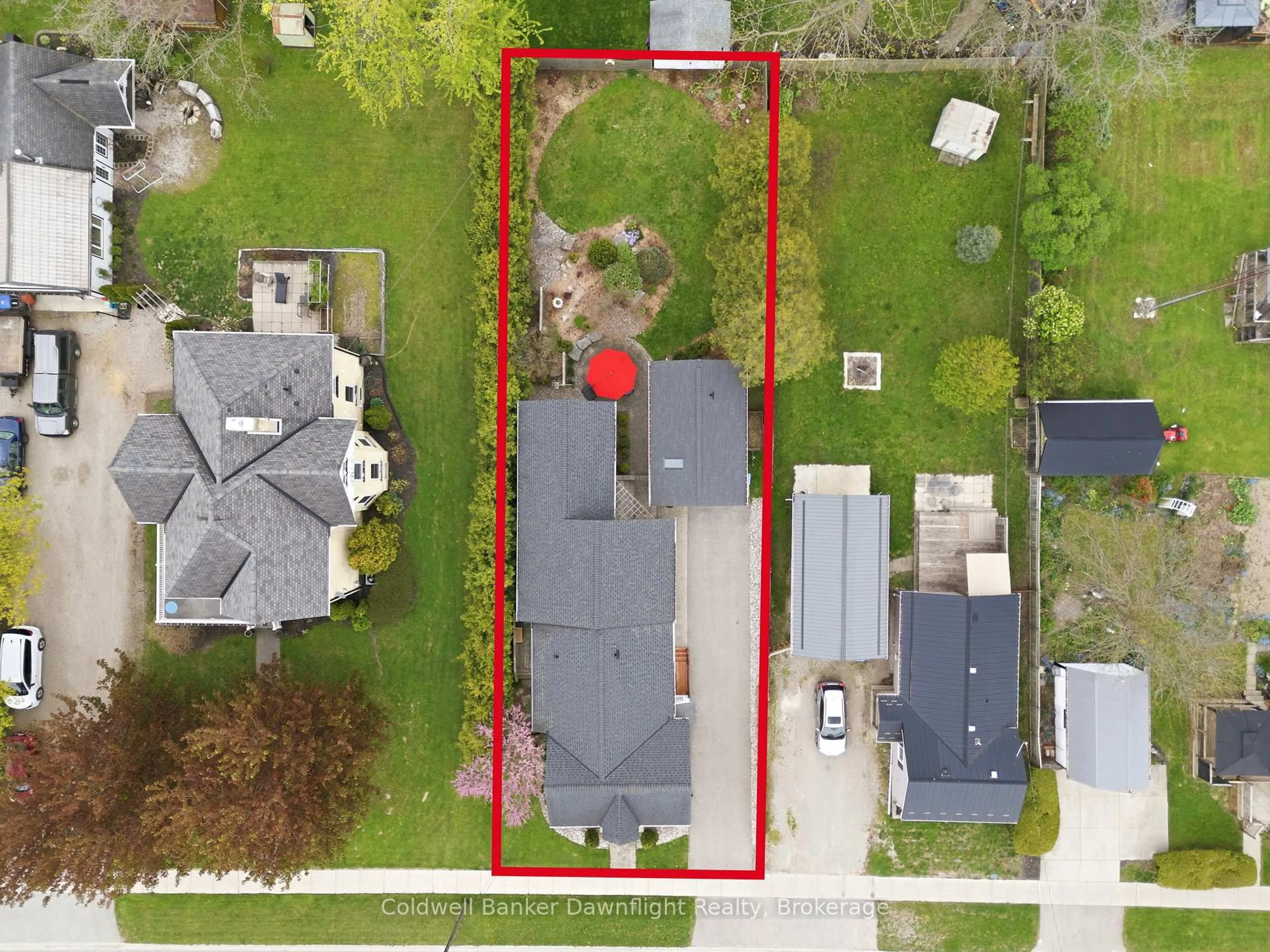 A pic from outside/outdoor area/front of a property/back of a property/a pic from drone, street for 81 HURON St, South Huron Ontario N0M 1S2
