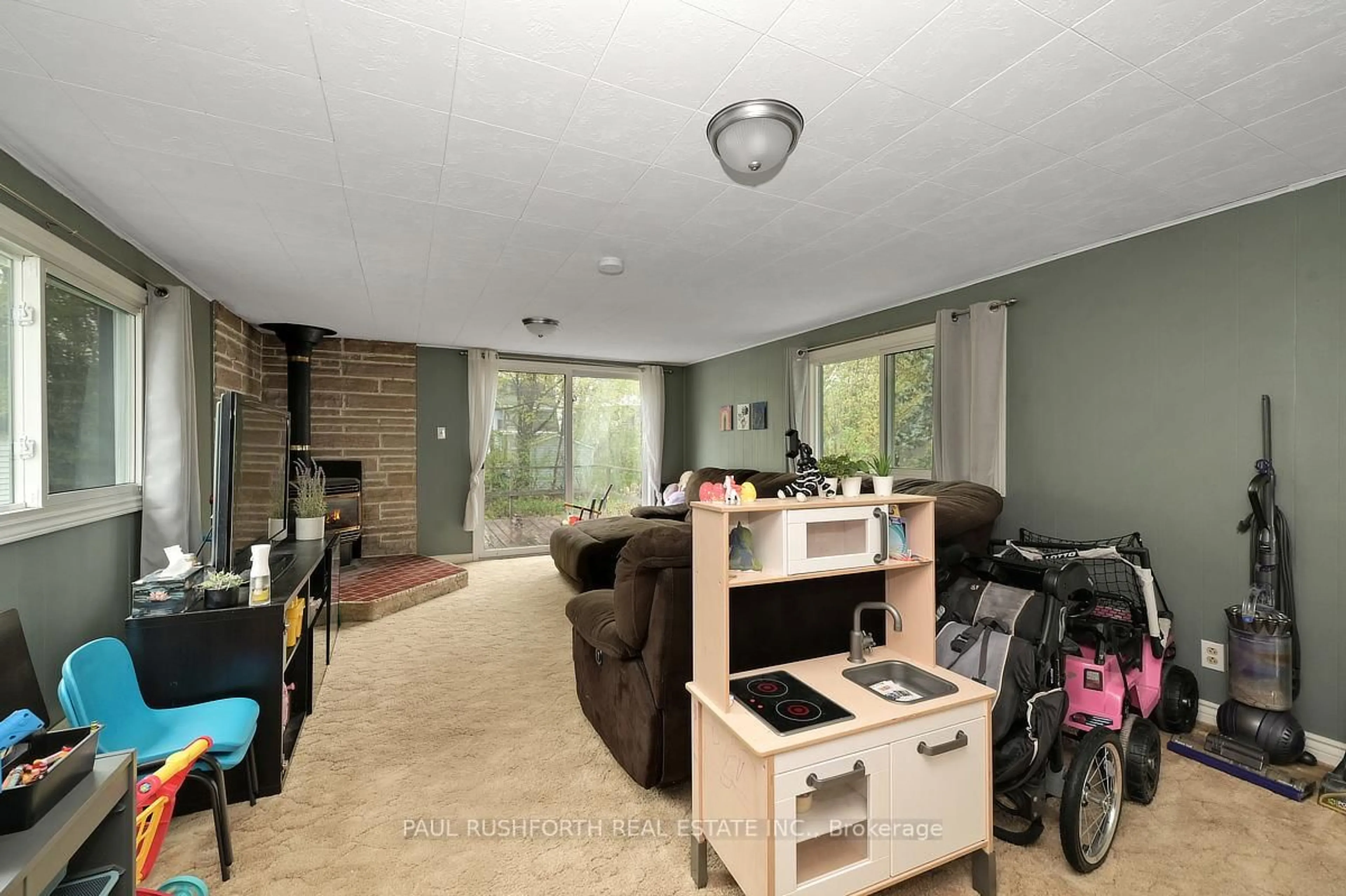 Living room with furniture, unknown for 5445 Otto St, Osgoode Ontario K0A 2W0