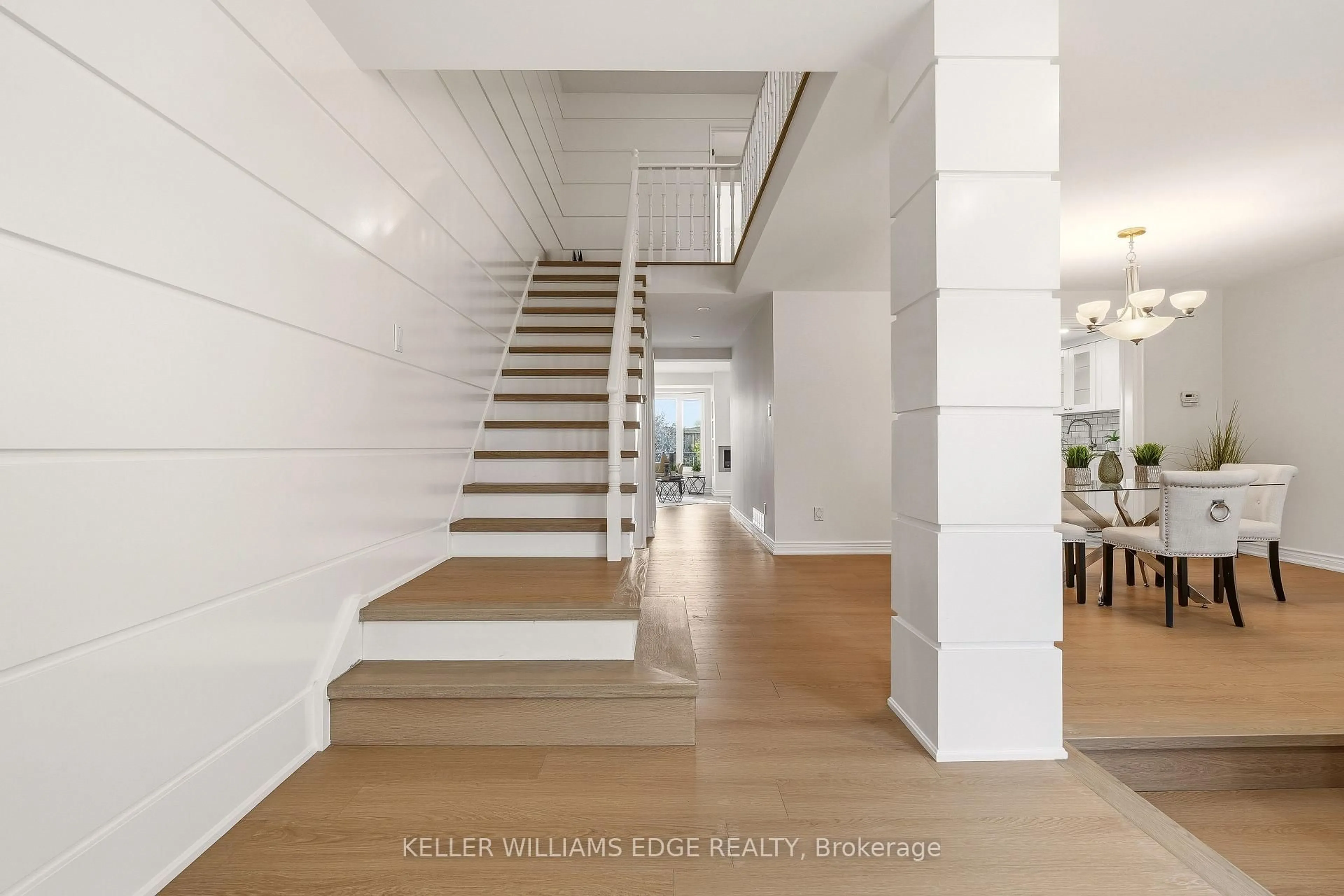 Indoor foyer for 14 Harbour Dr, Hamilton Ontario L8E 4Z5