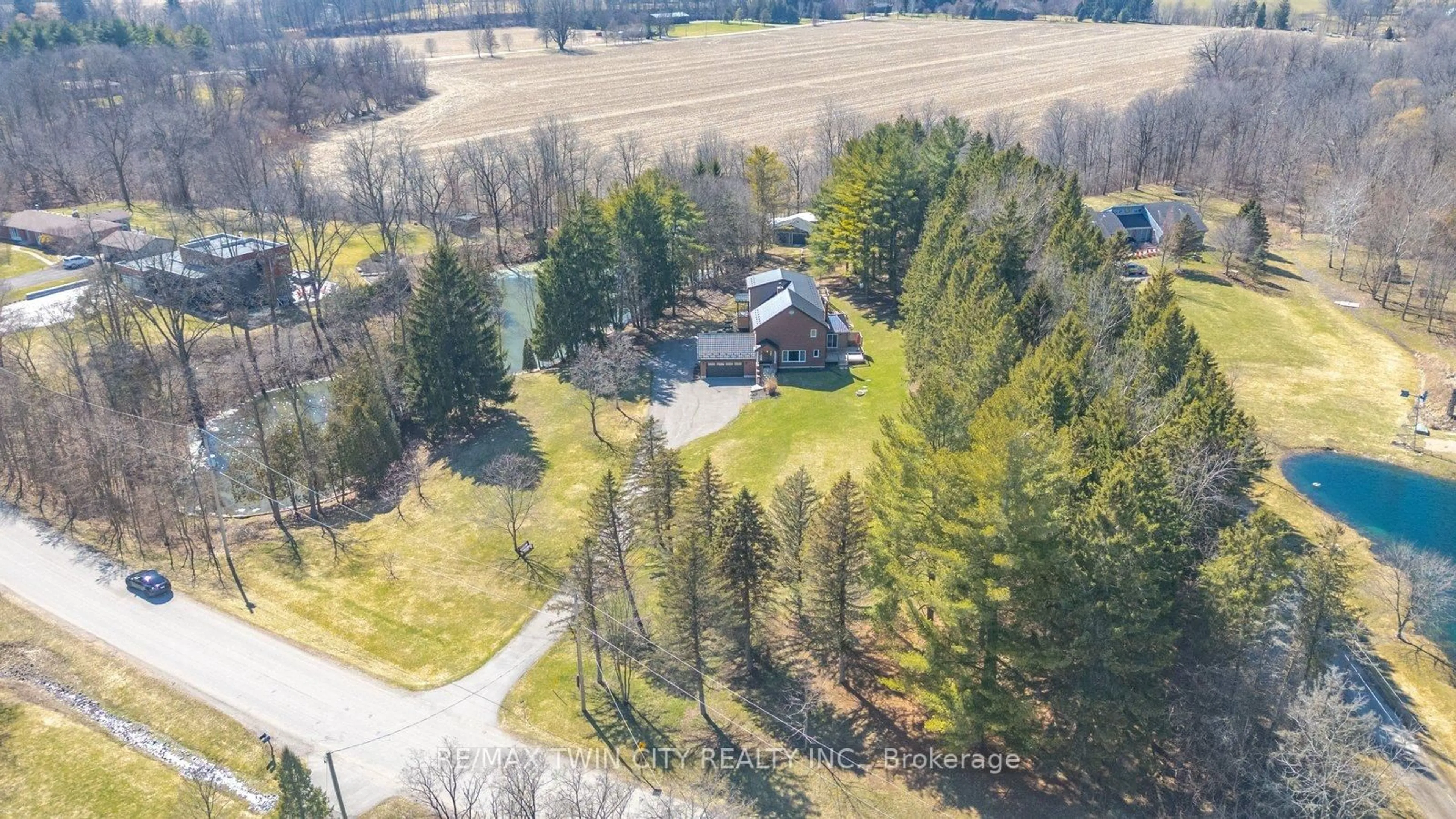A pic from outside/outdoor area/front of a property/back of a property/a pic from drone, unknown for 25 Hammond Rd, Brant Ontario N3T 5L4