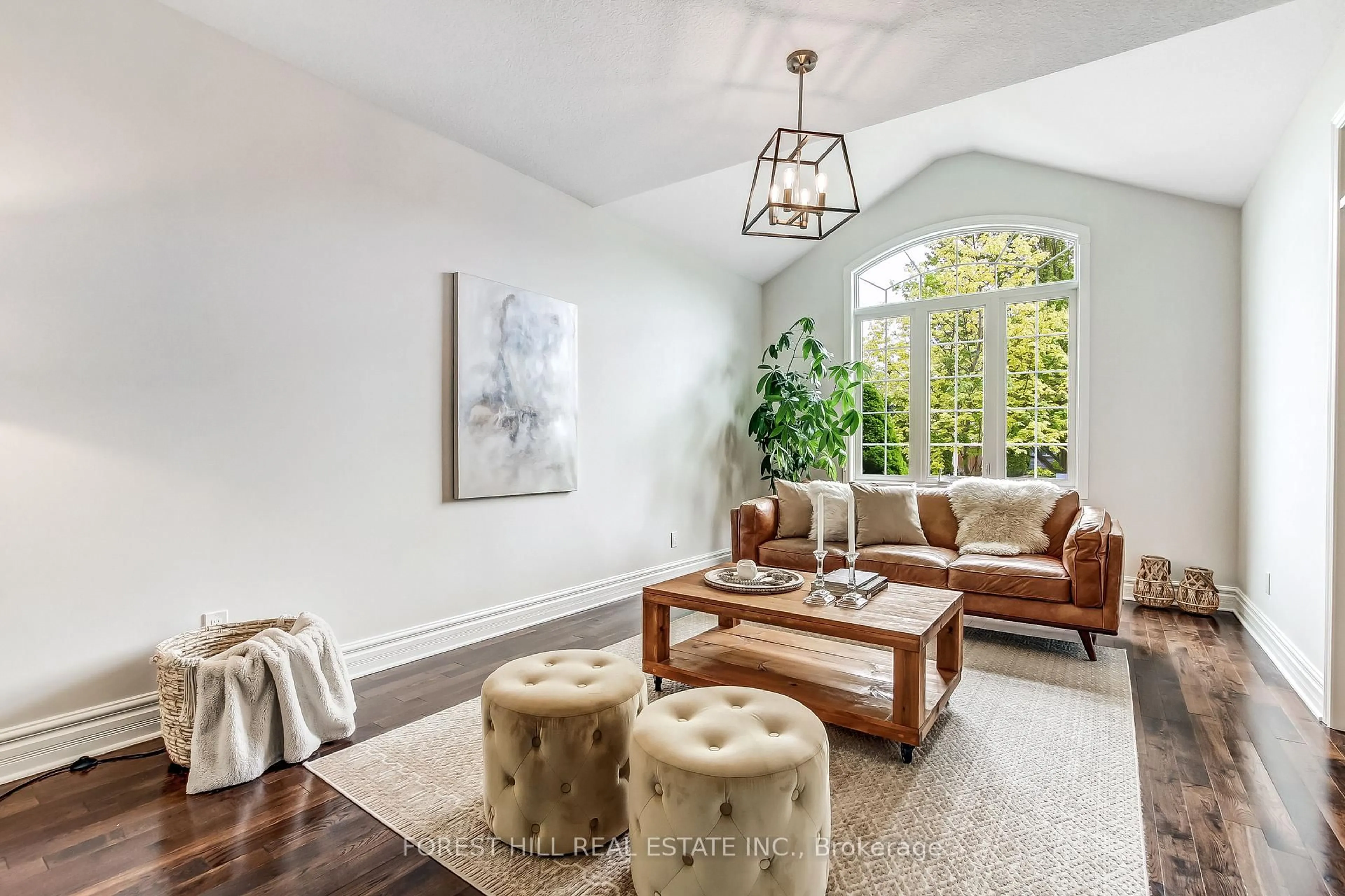 Living room with furniture, unknown for 1978 Riverbend Rd, London South Ontario N6K 0A1
