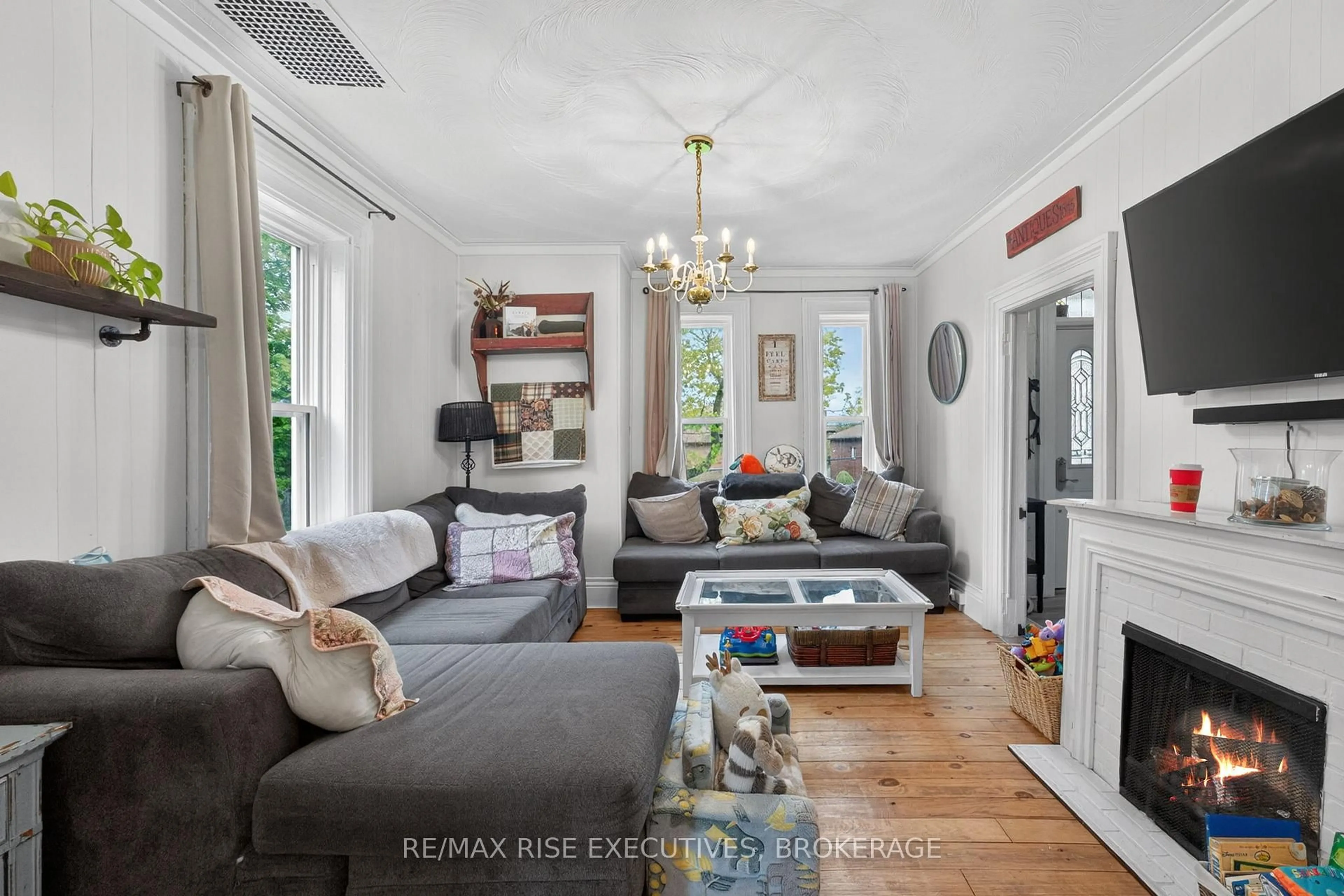 Living room with furniture, unknown for 18 Stone St, Belleville Ontario K8P 1Z9