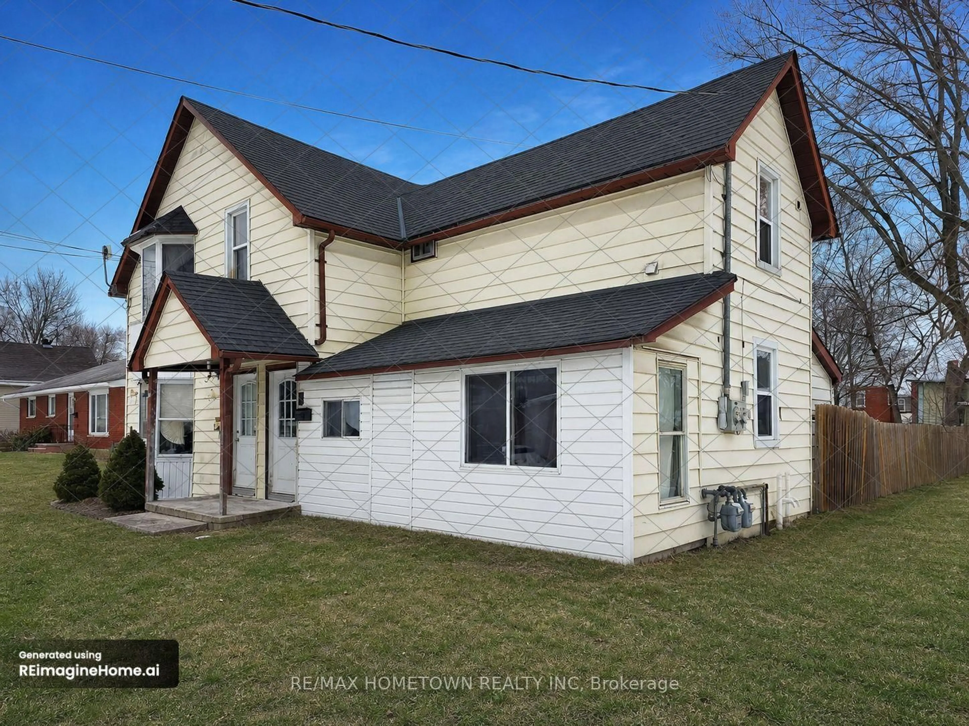 A pic from outside/outdoor area/front of a property/back of a property/a pic from drone, building for 5 Robinson Ave, Smiths Falls Ontario K7A 1K3