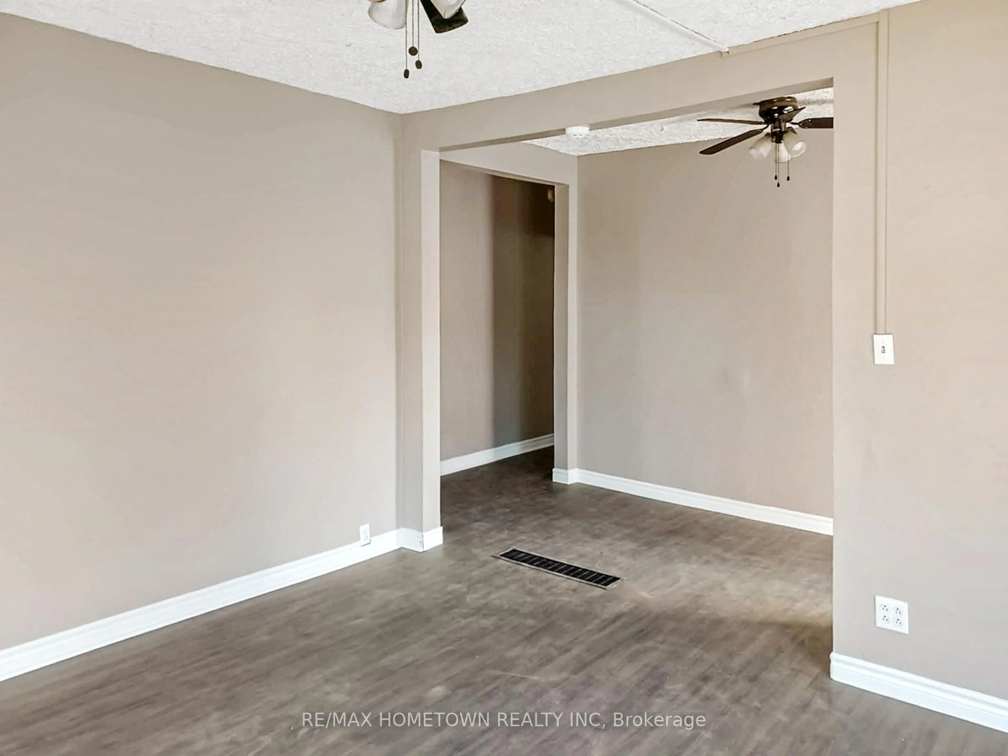 A pic of a room for 5 Robinson Ave, Smiths Falls Ontario K7A 1K3