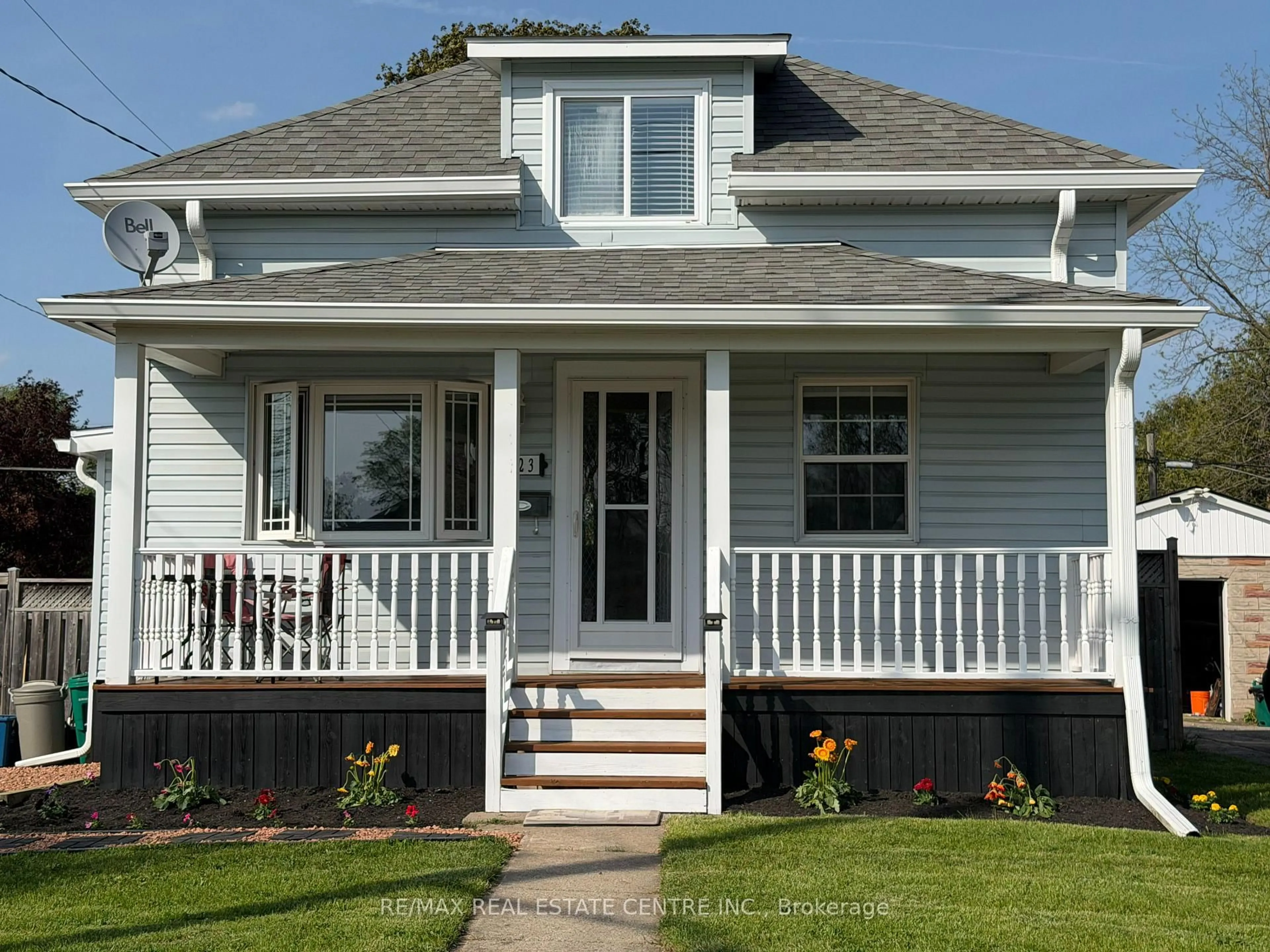 Home with vinyl exterior material, street for 123 Norfolk Ave, Cambridge Ontario N1R 3V3