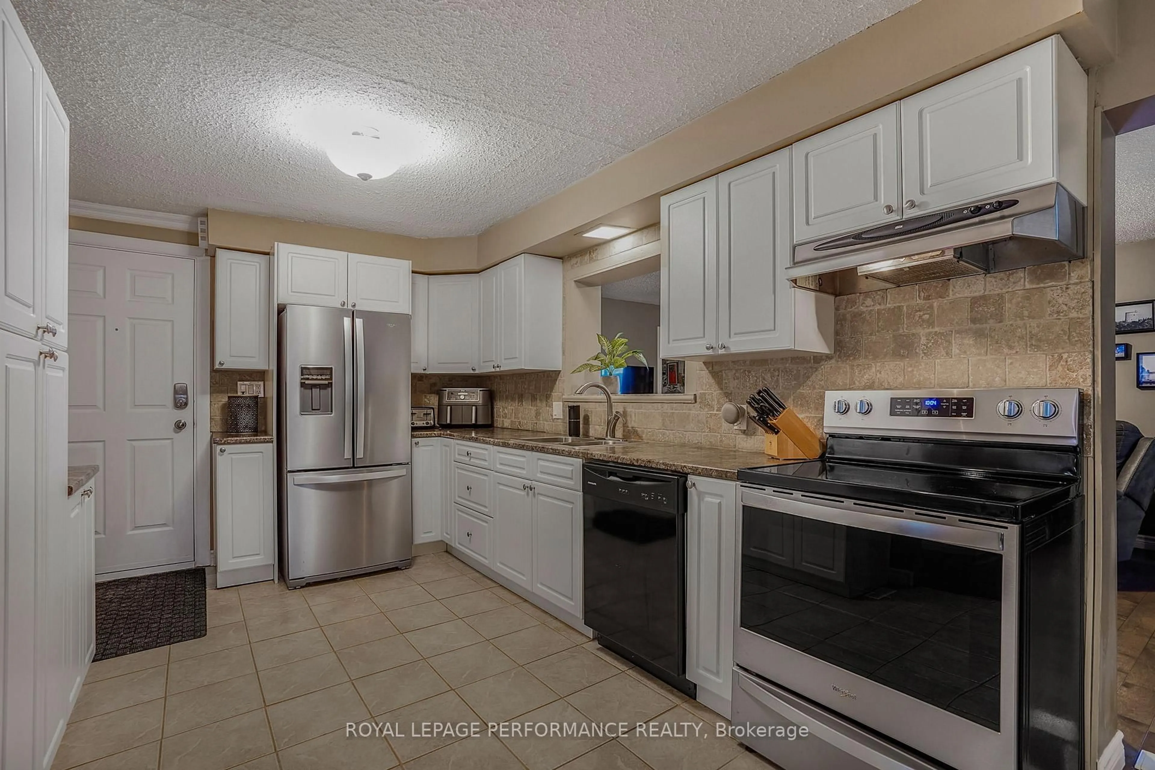 Unknown for 215-217 Nelson St, Hawkesbury Ontario K6A 1L6