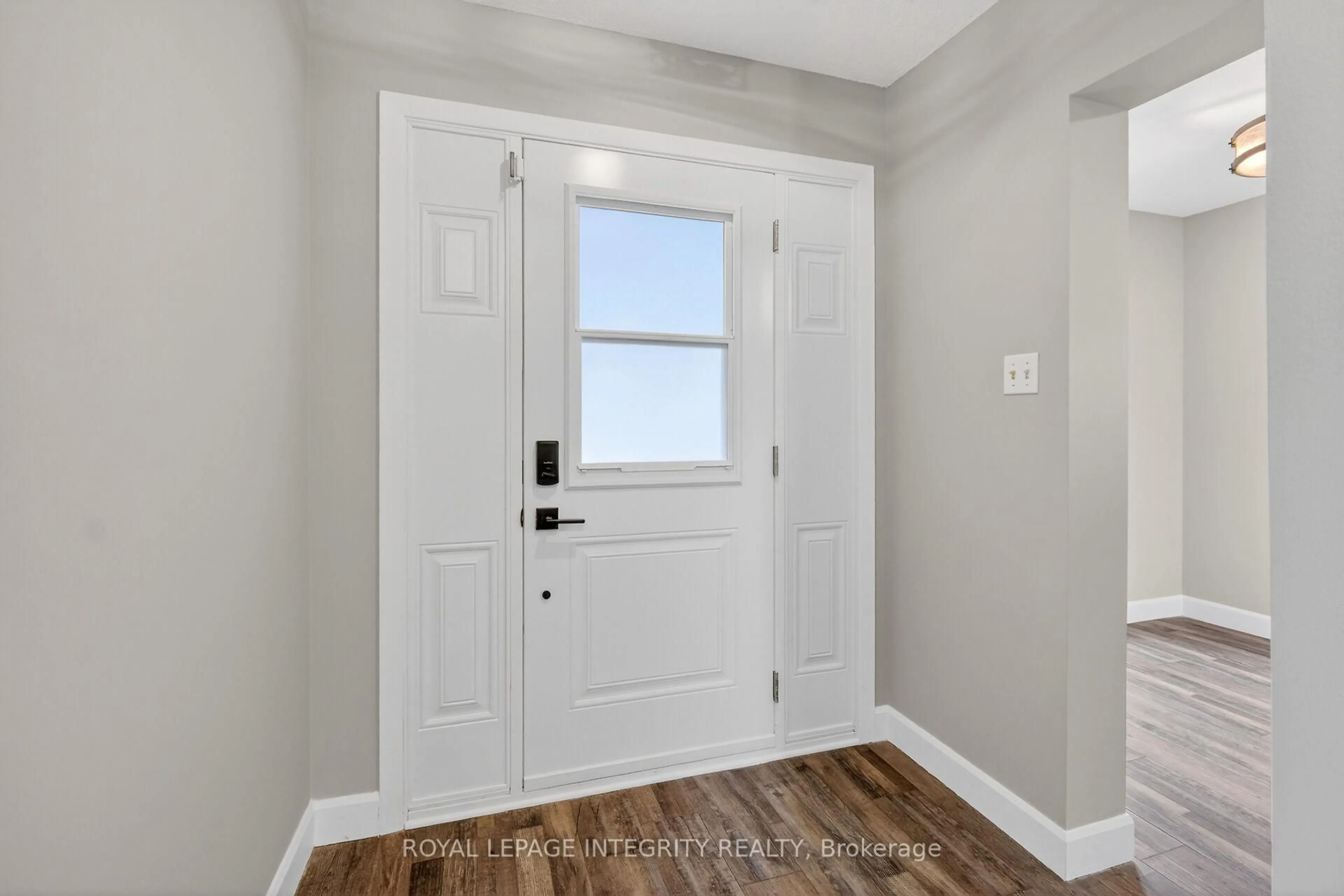 Indoor entryway for 1167 Saint-Emmanuel Terr, Ottawa Ontario K1C 2J6