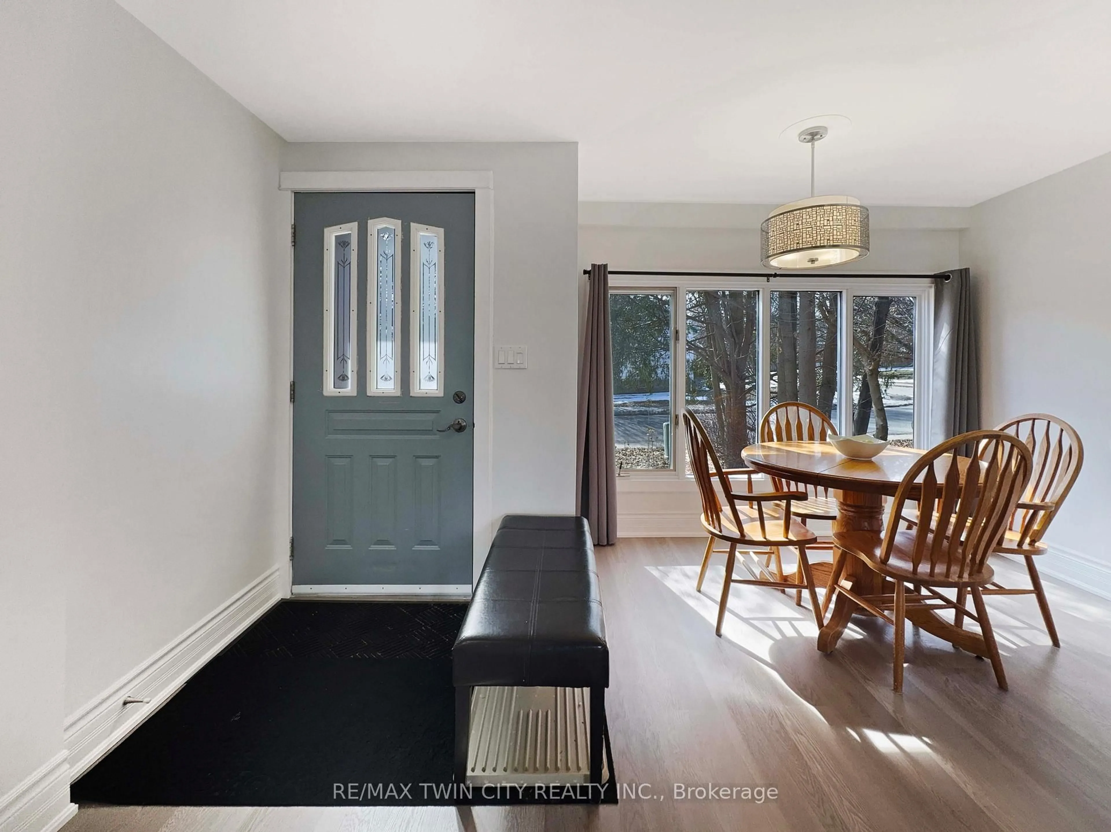 Indoor entryway for 575 George St, Woodstock Ontario N4S 4J7
