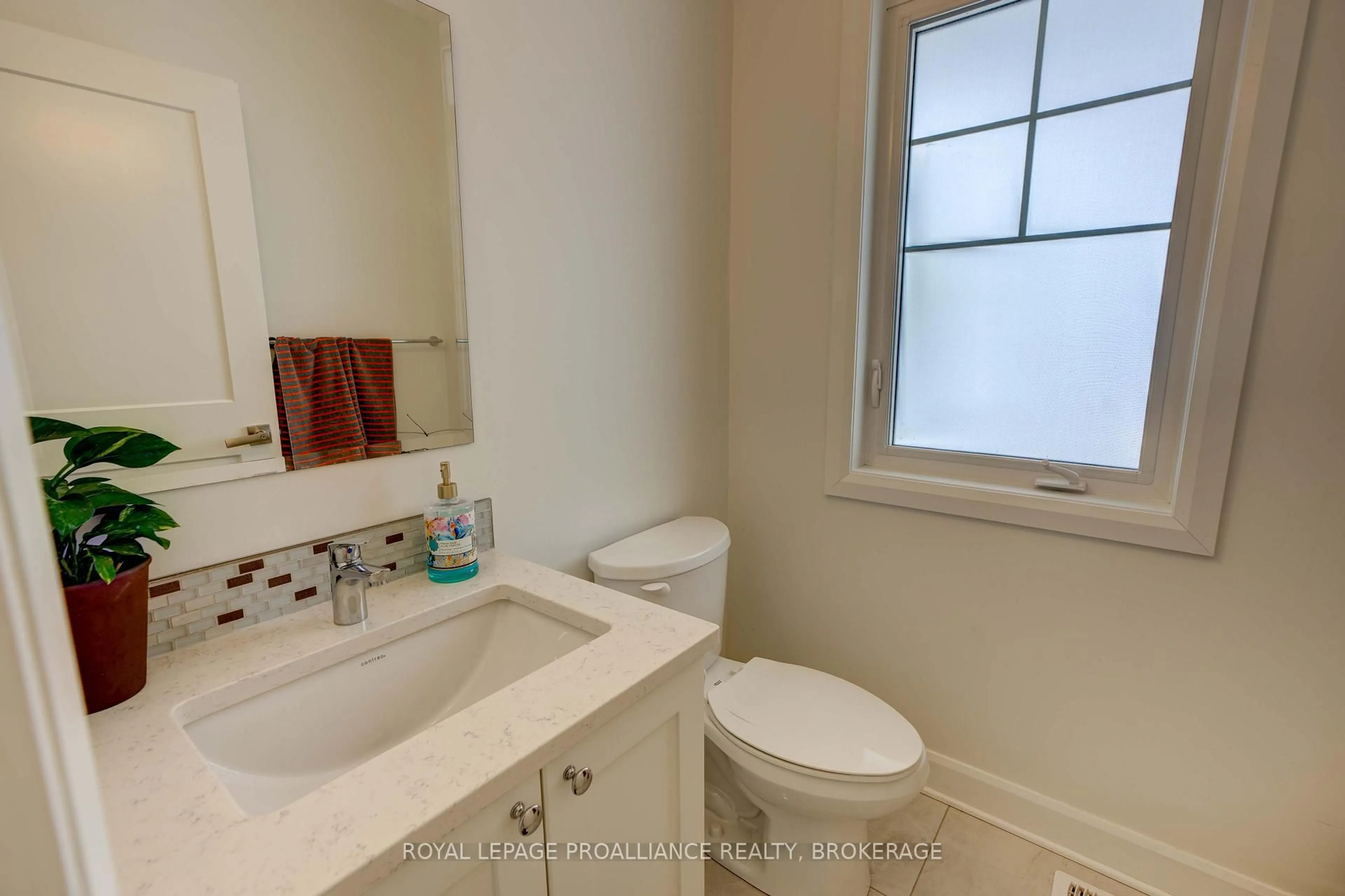 Standard bathroom, ceramic/tile floor for 1369 Andersen Dr, Kingston Ontario K7P 0P5