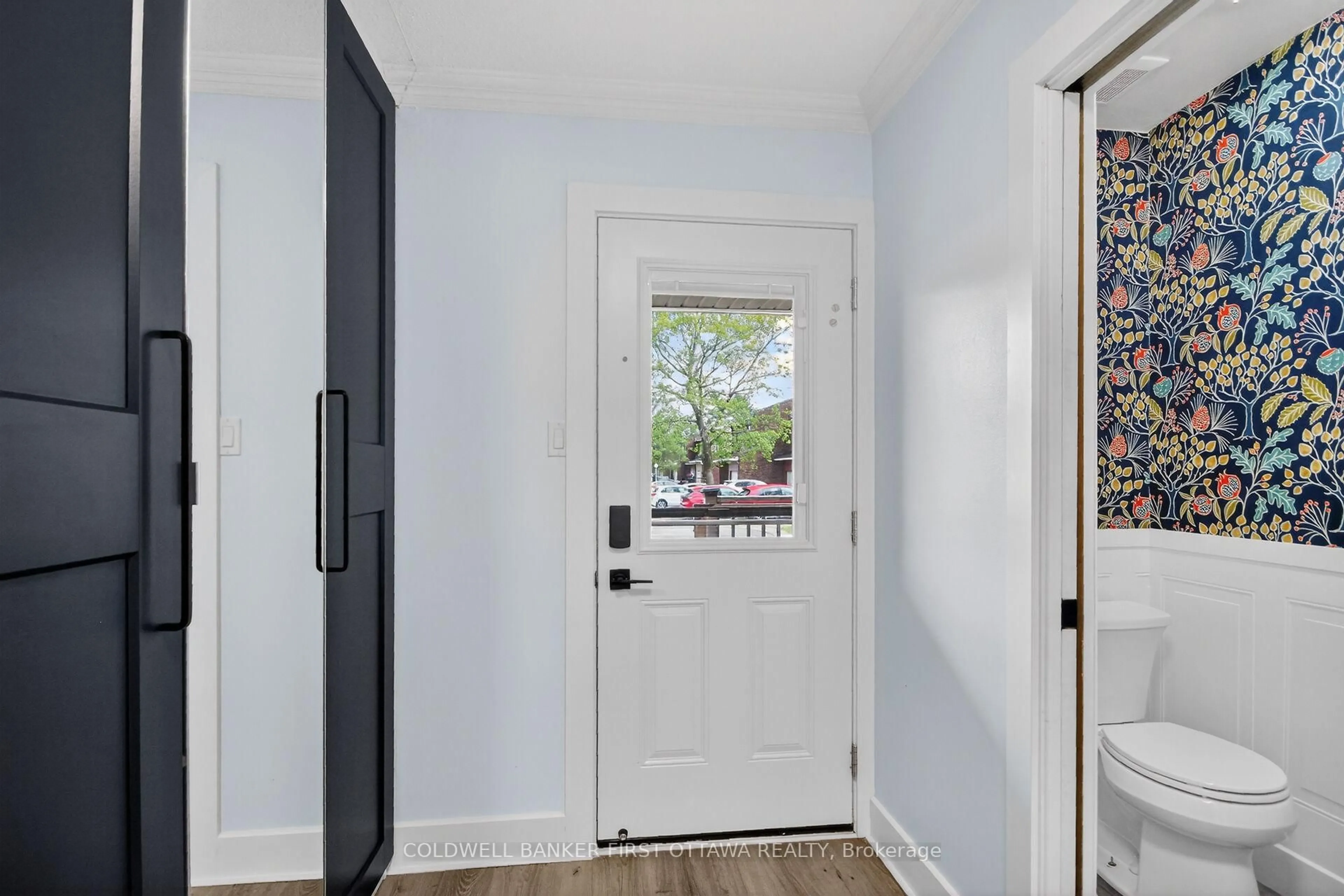 Indoor entryway for 8 Arnold Dr #C, Ottawa Ontario K2H 6V9