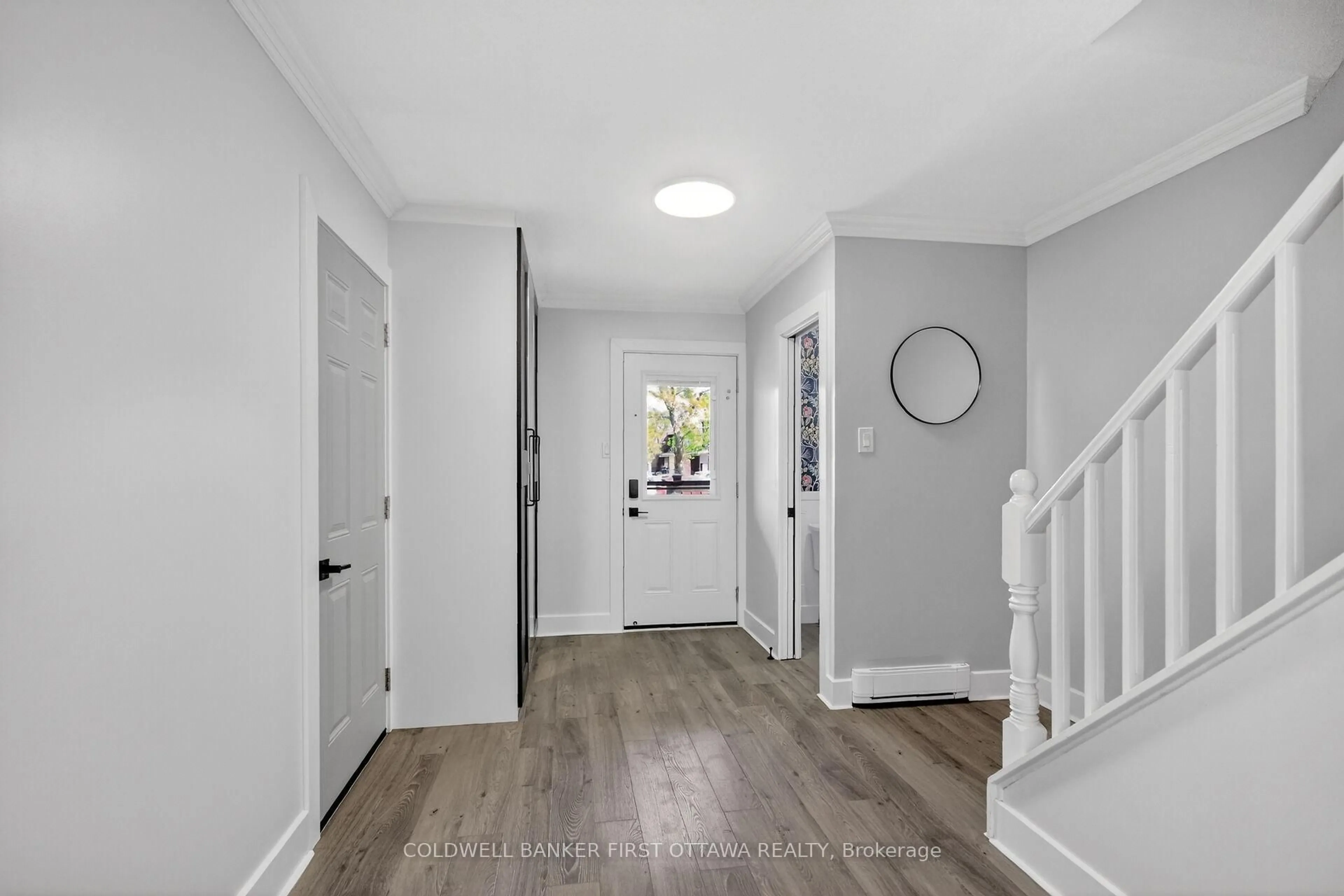 Indoor entryway for 8 Arnold Dr #C, Ottawa Ontario K2H 6V9