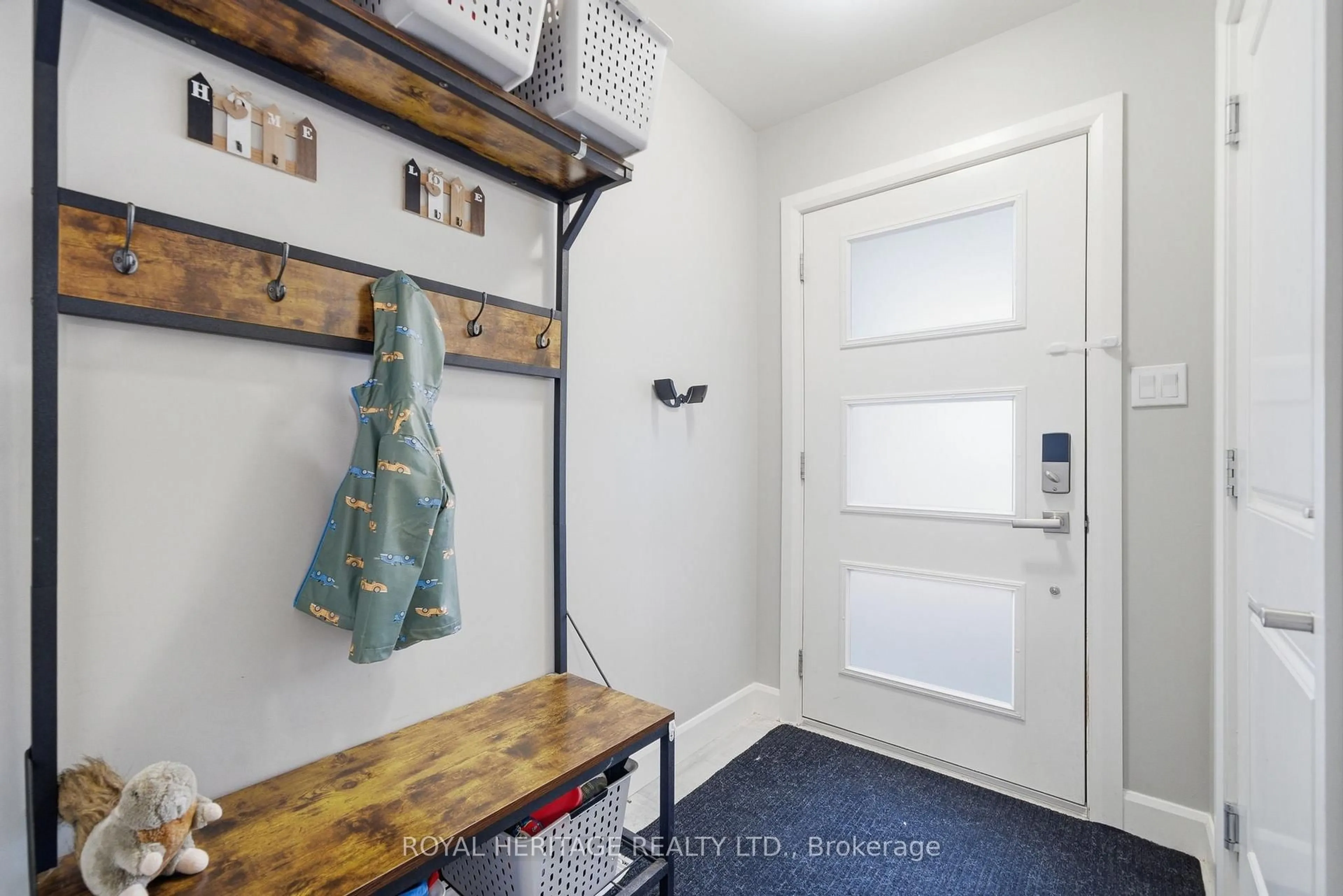 Indoor entryway for 33 Dewal Pl, Belleville Ontario K8P 0H3