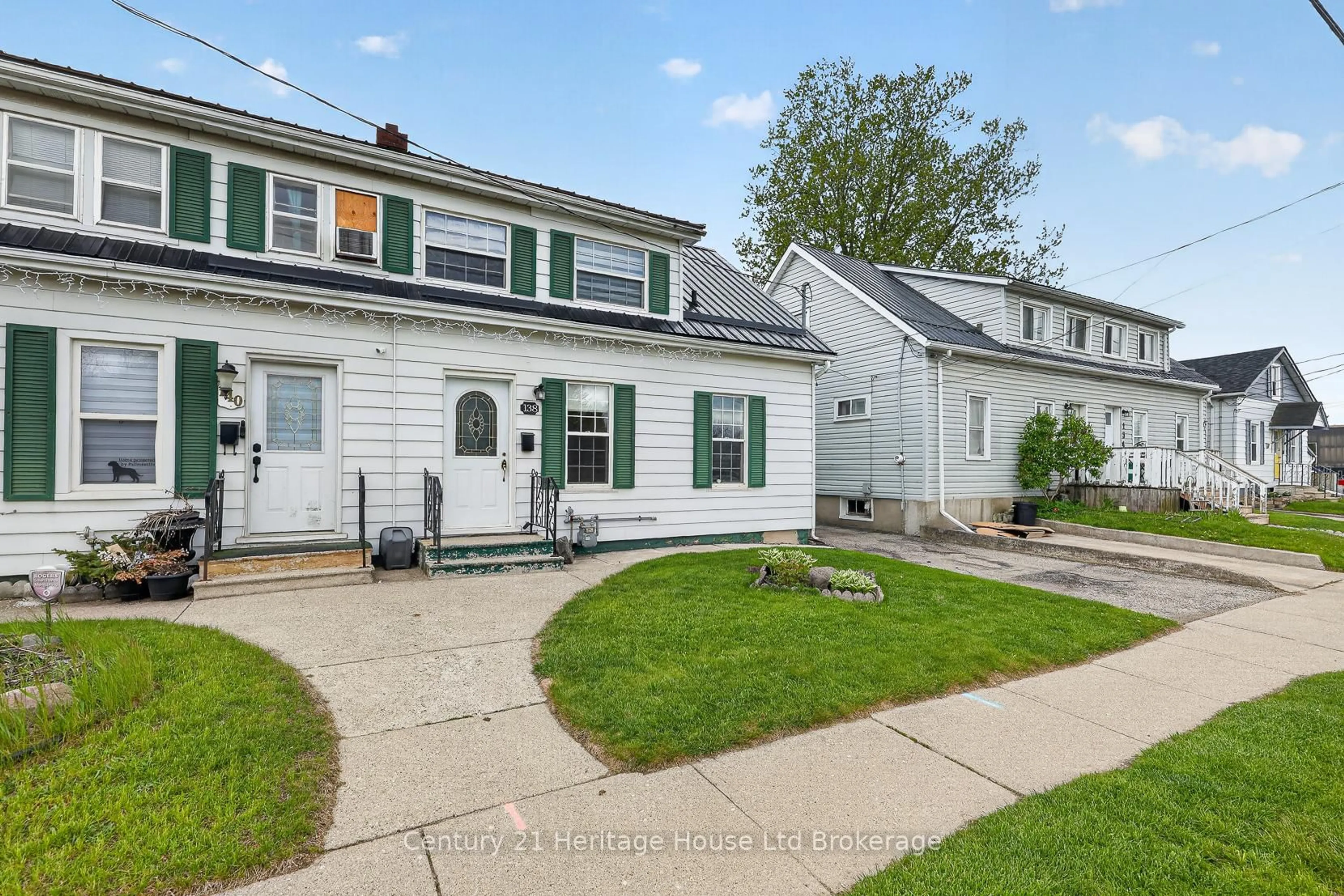 Home with vinyl exterior material, street for 138 Main St, Woodstock Ontario N4S 1S9