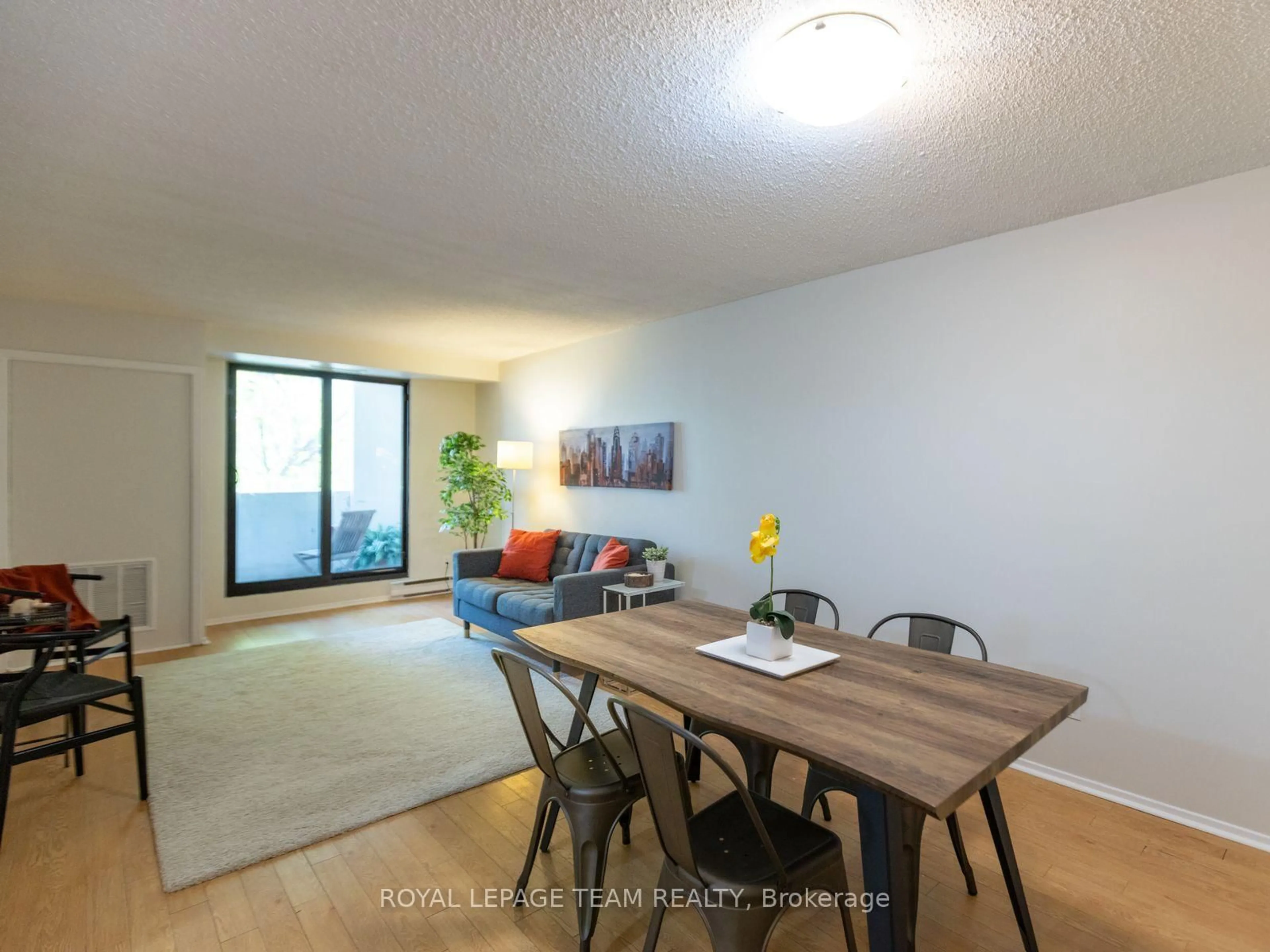 Unknown for 200 Bay St #404, Ottawa Ontario K1R 7W8