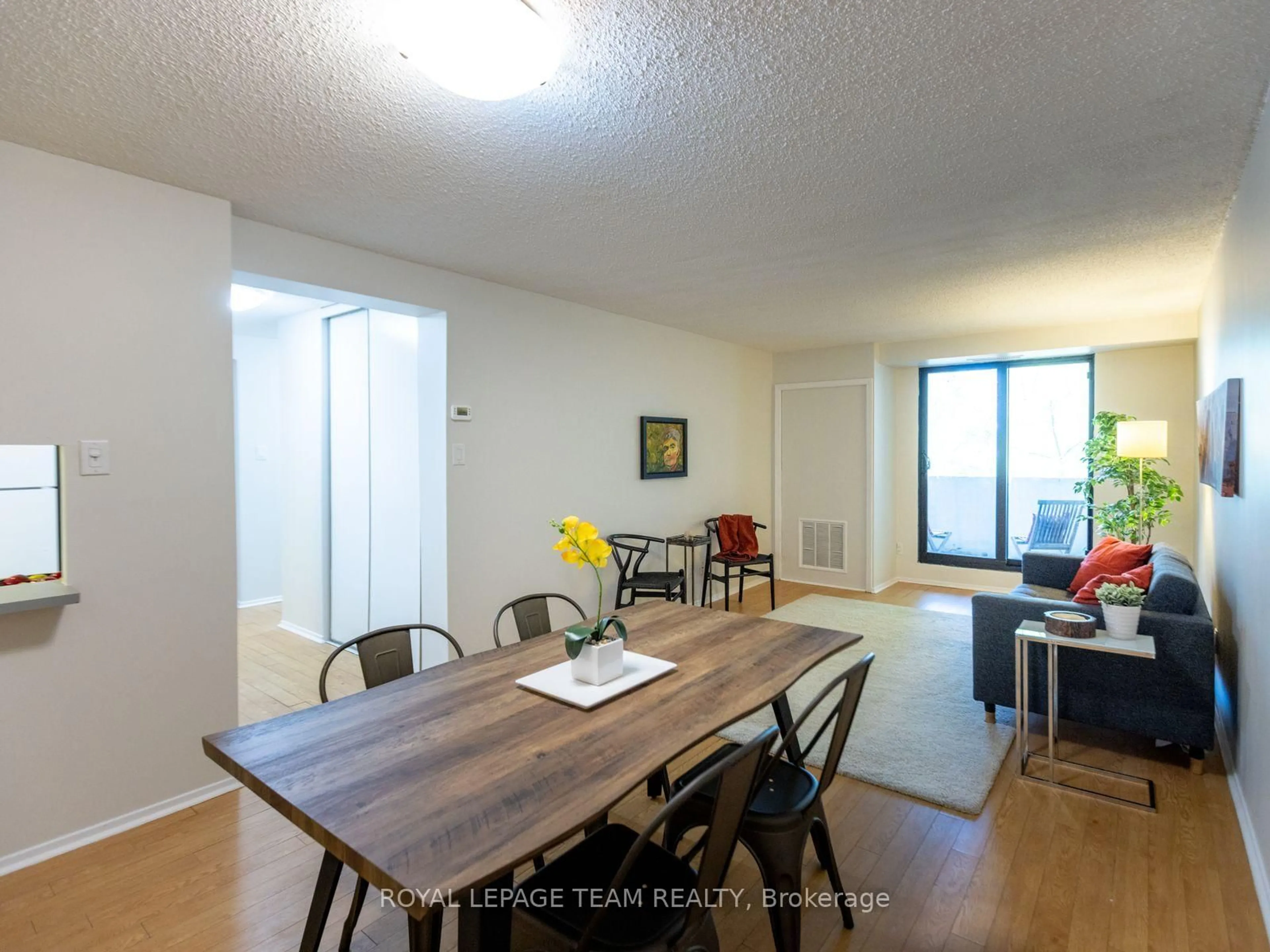 Unknown for 200 Bay St #404, Ottawa Ontario K1R 7W8