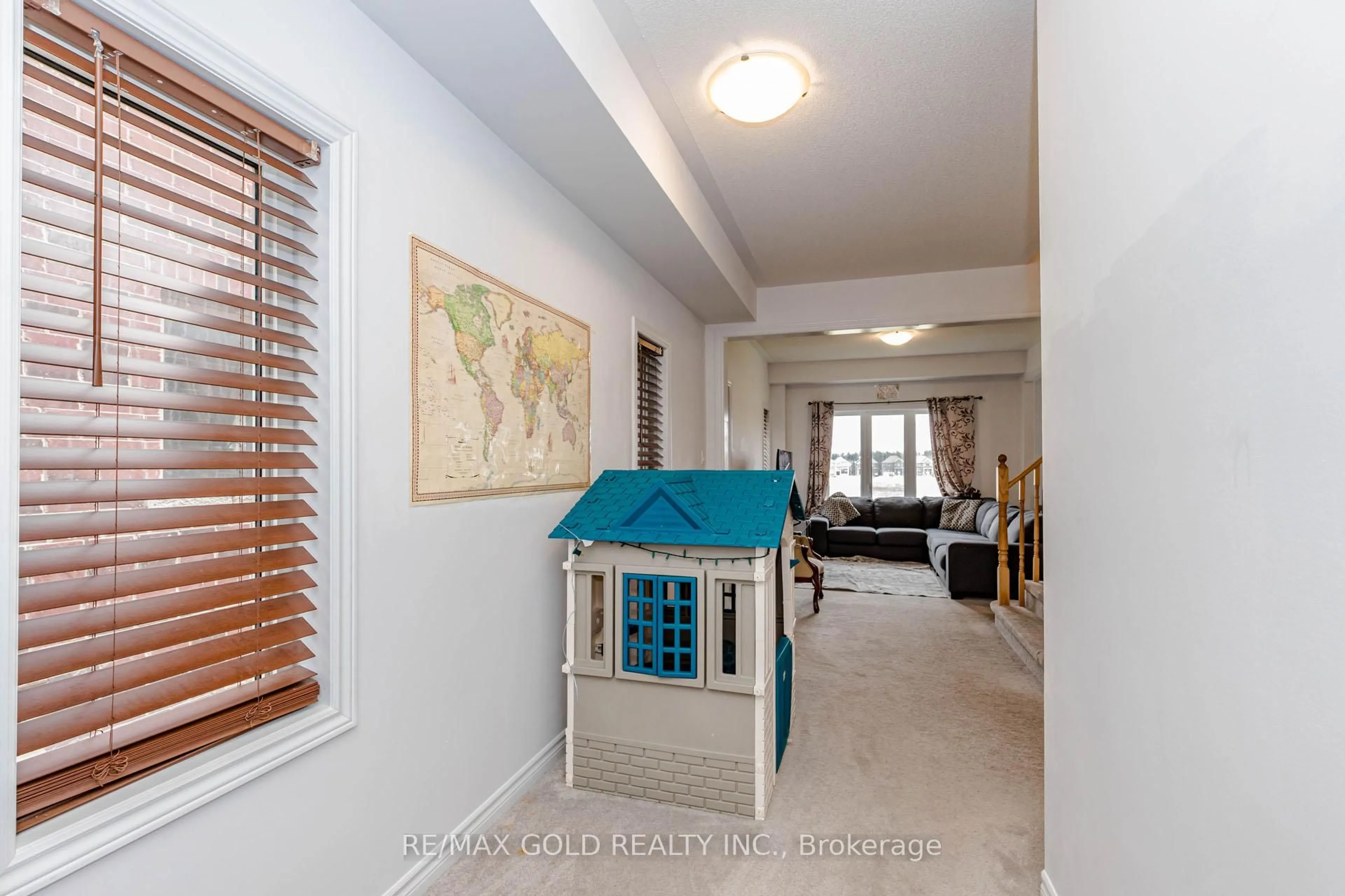 Indoor entryway for 112 Seeley Ave, Southgate Ontario N0C 1B0