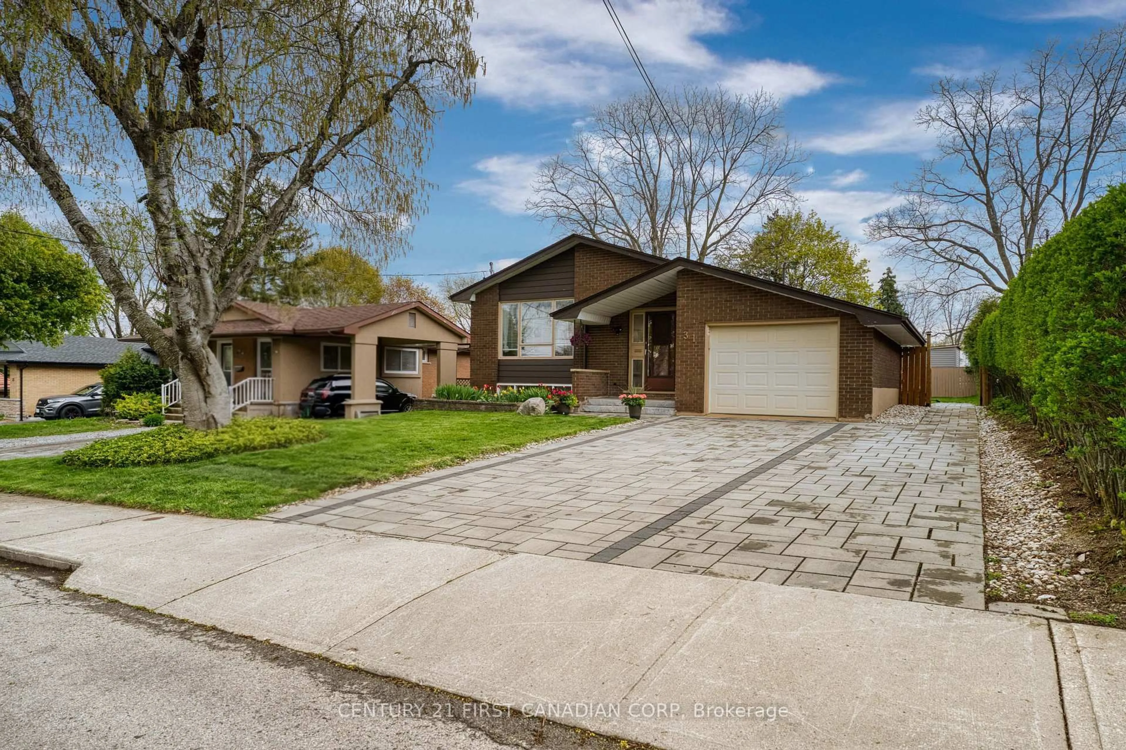 Unknown for 31 Brenlyn Crt, Hamilton Ontario L9C 4N8