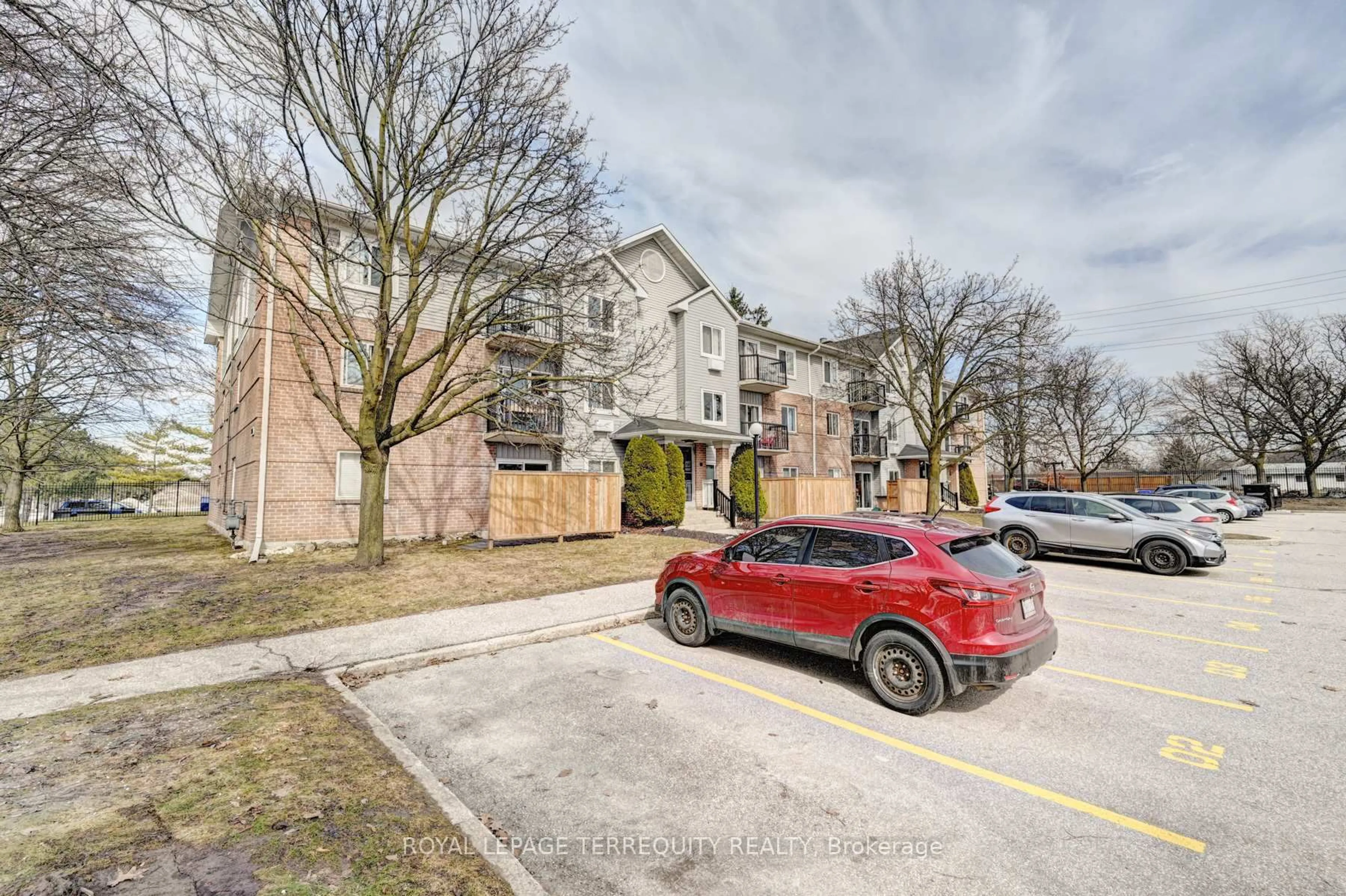A pic from outside/outdoor area/front of a property/back of a property/a pic from drone, street for 276 Eiwo Crt #307, Waterloo Ontario N2K 3M6