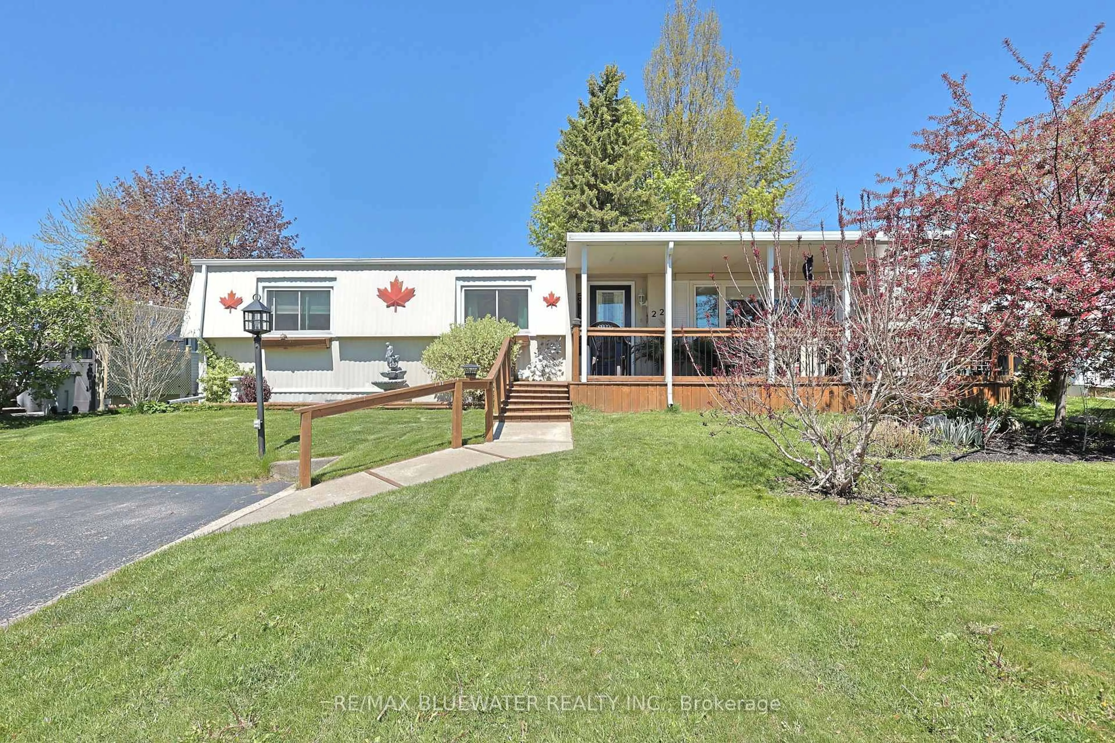 A pic from outside/outdoor area/front of a property/back of a property/a pic from drone, street for 227 Pebble Beach Pkwy, South Huron Ontario N0M 1T0