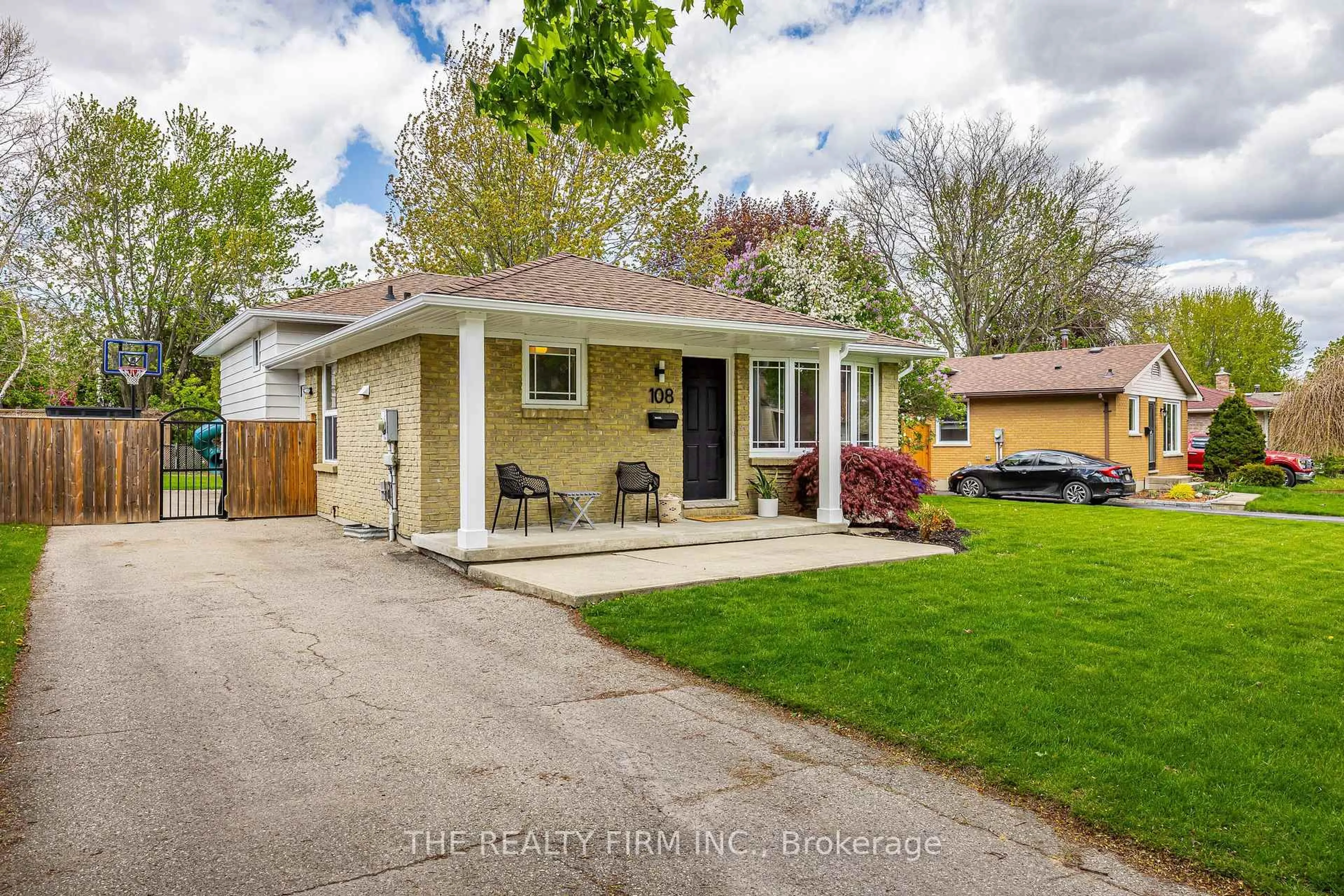 Home with vinyl exterior material, street for 108 Brunswick Ave, London North Ontario N6G 3K8