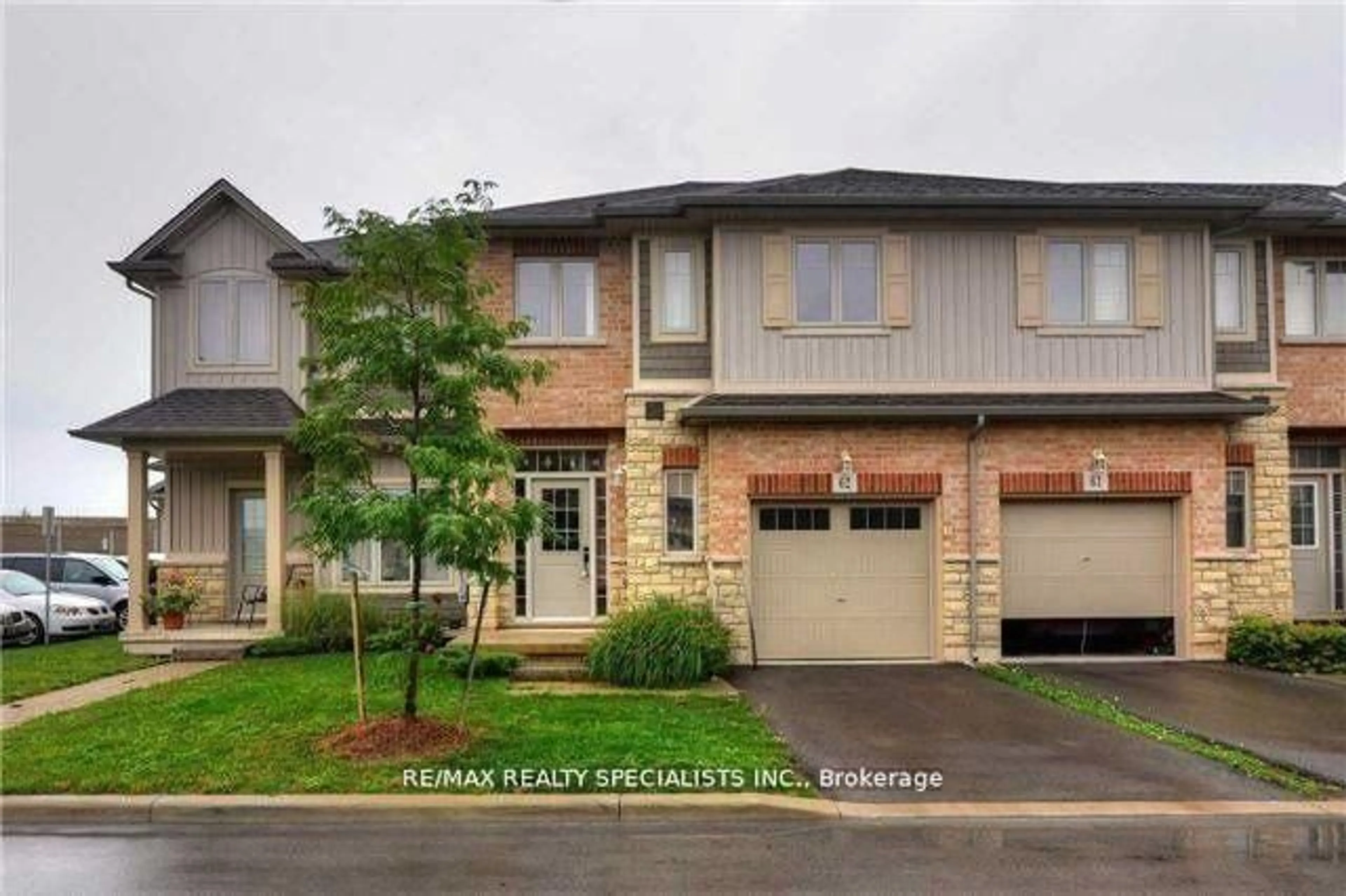 Home with brick exterior material, street for 8 Lakelawn Rd #62, Grimsby Ontario L3M 0G1