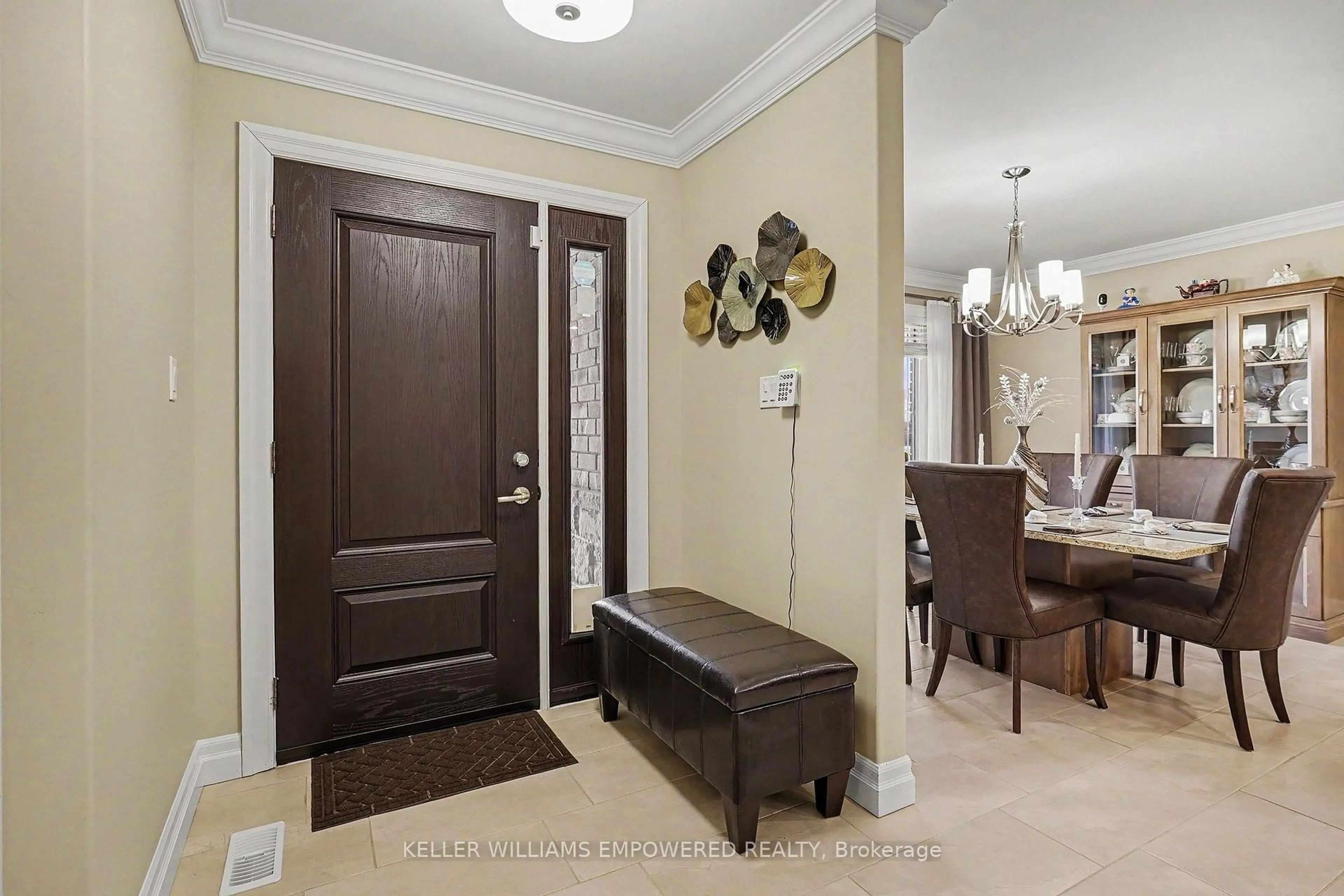Indoor entryway for 7 Gavin Cres, Quinte West Ontario K8V 0H2