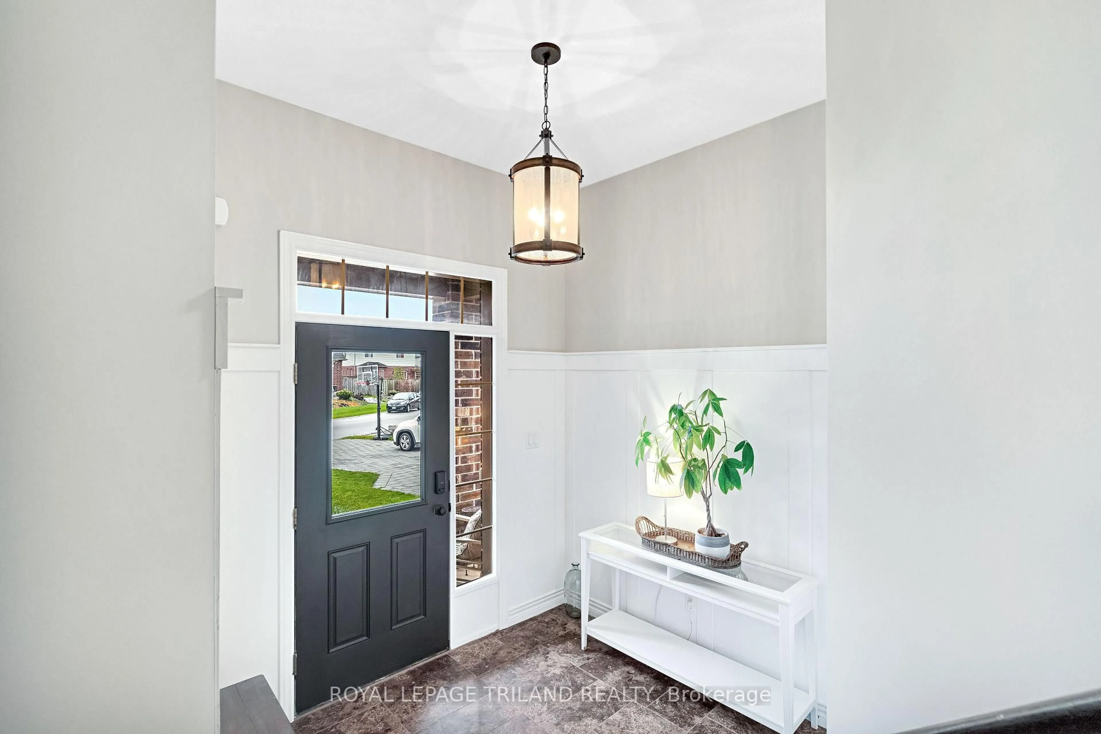 Indoor entryway for 3301 Casson Way, London South Ontario N6B 0B9