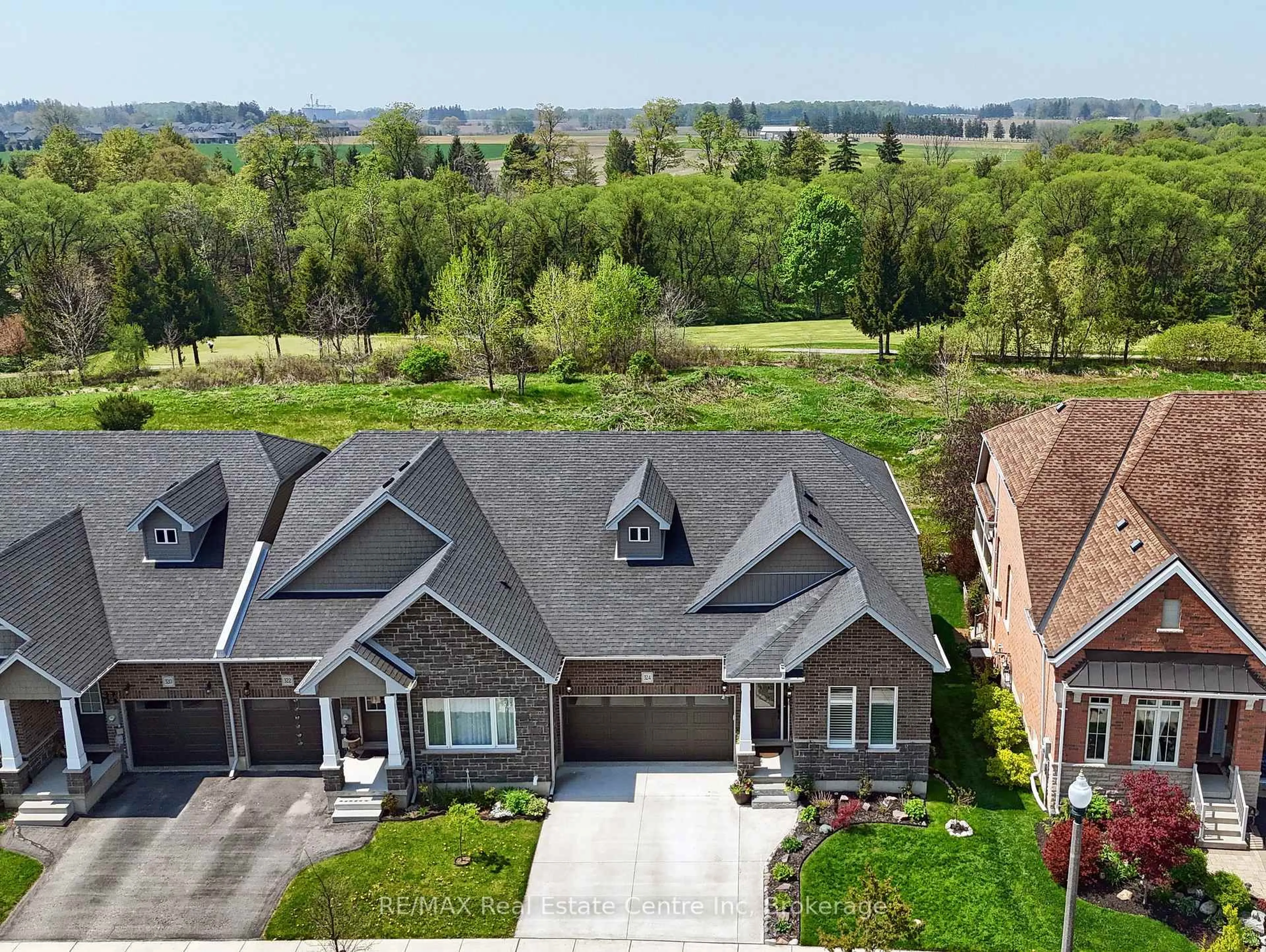 A pic from outside/outdoor area/front of a property/back of a property/a pic from drone, unknown for 324 Fairway Rd, Woodstock Ontario N4T 0A4