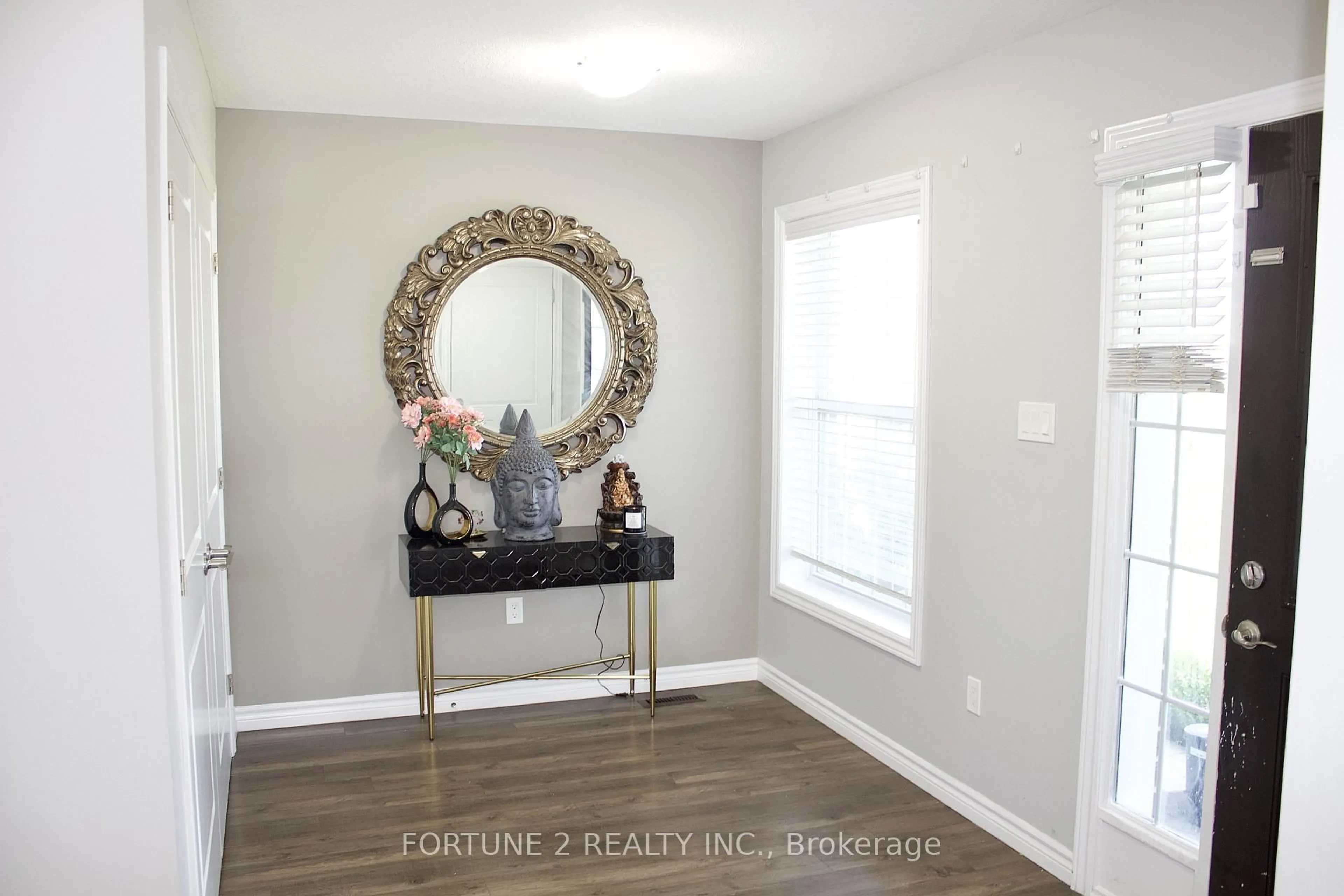 Indoor entryway for 78 NICOLES Tr, Thames Centre Ontario N0M 2P0