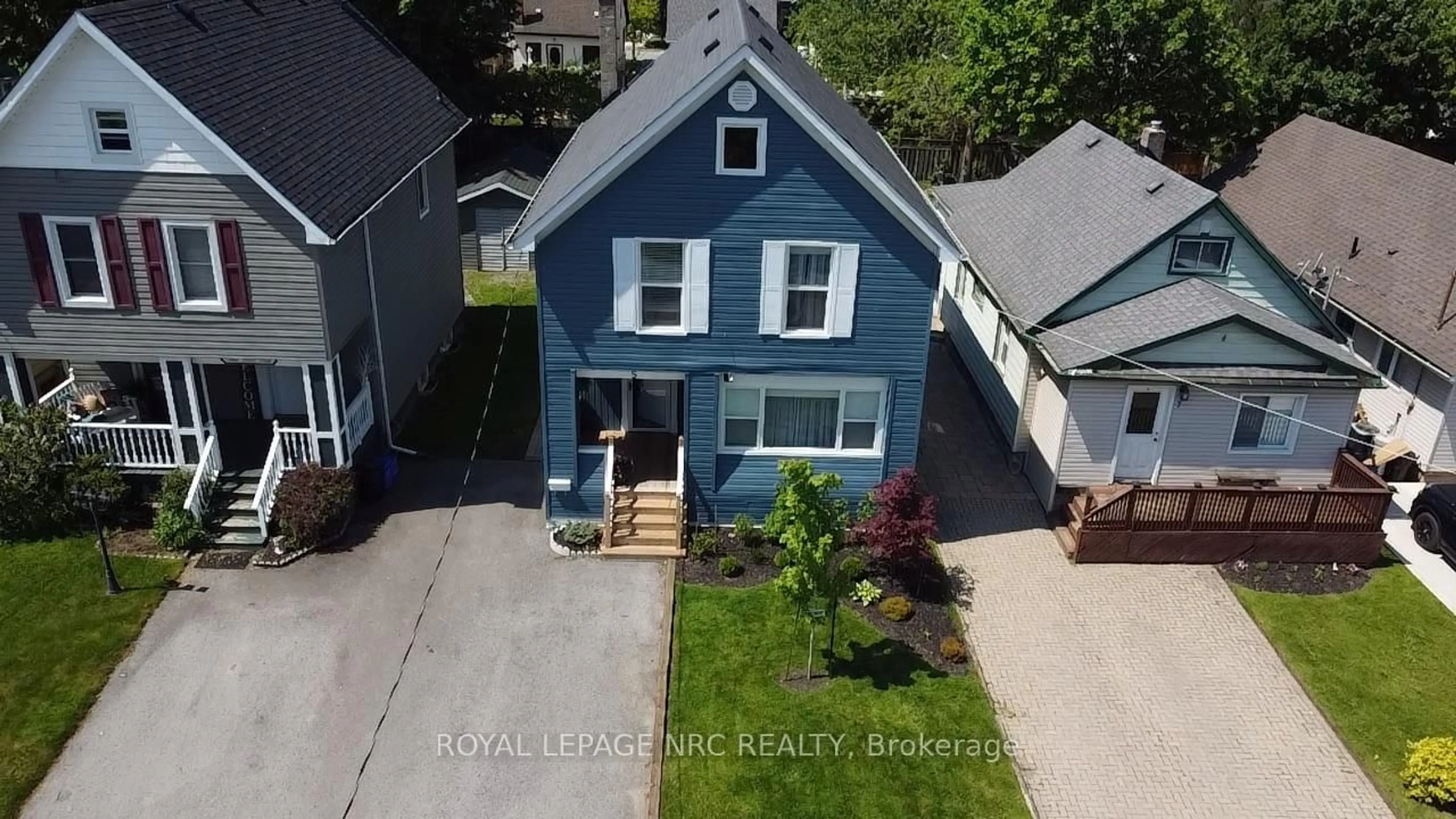 A pic from outside/outdoor area/front of a property/back of a property/a pic from drone, street for 5 Victoria St, St. Catharines Ontario L2S 2K8