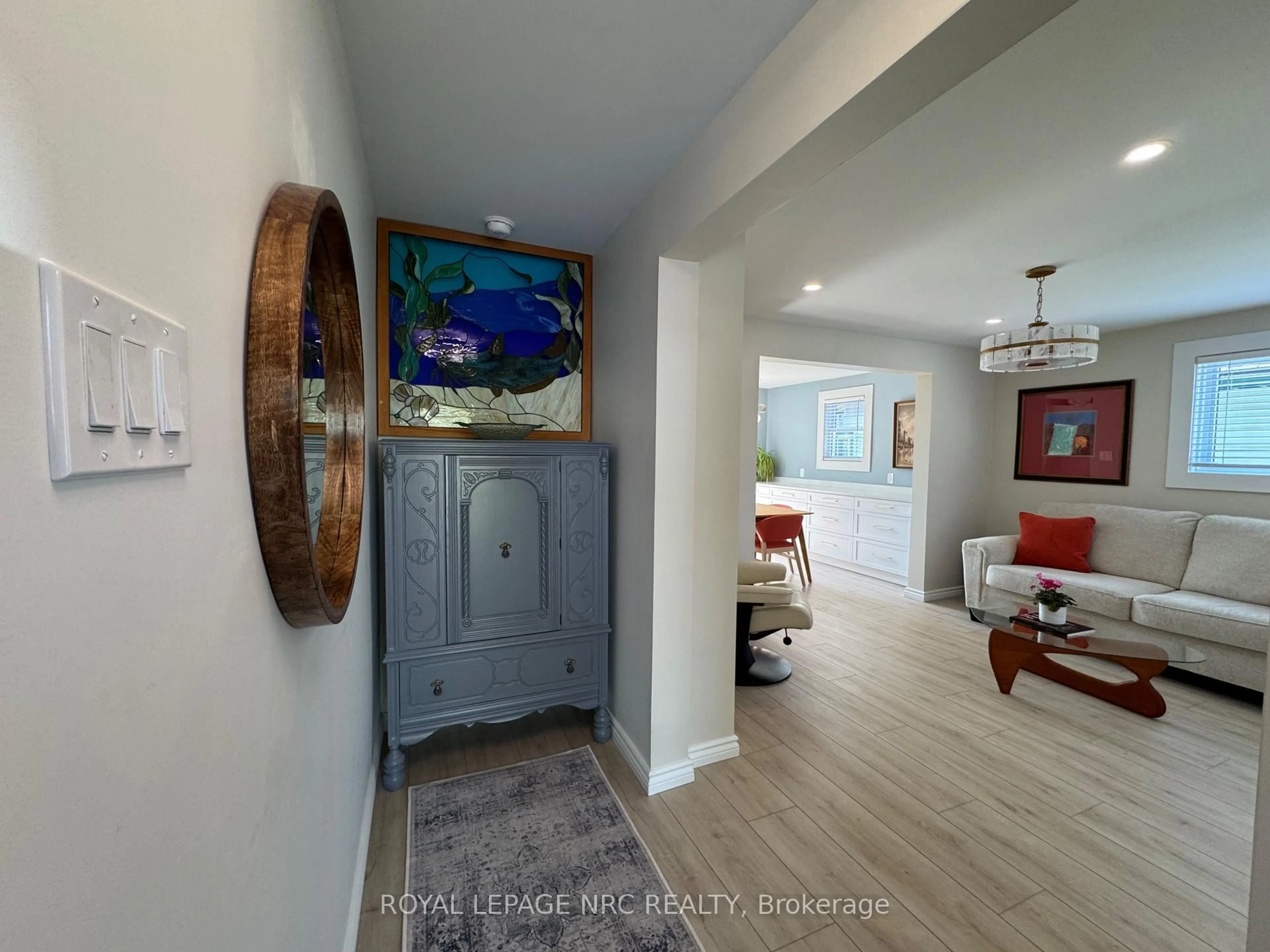 Indoor entryway for 5 Victoria St, St. Catharines Ontario L2S 2K8
