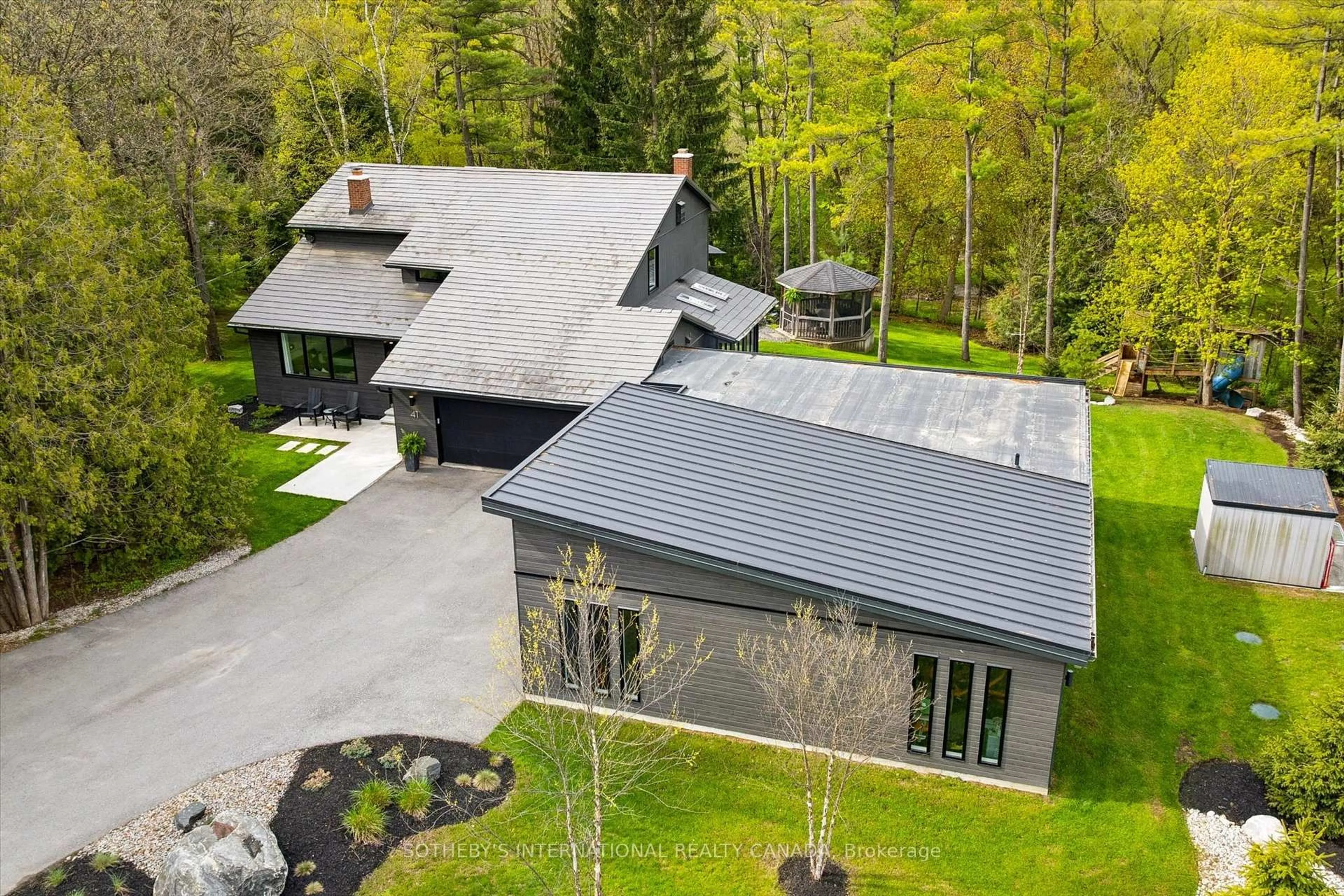 A pic from outside/outdoor area/front of a property/back of a property/a pic from drone, unknown for 41 Misty River Dr, Woolwich Ontario N0B 1N0