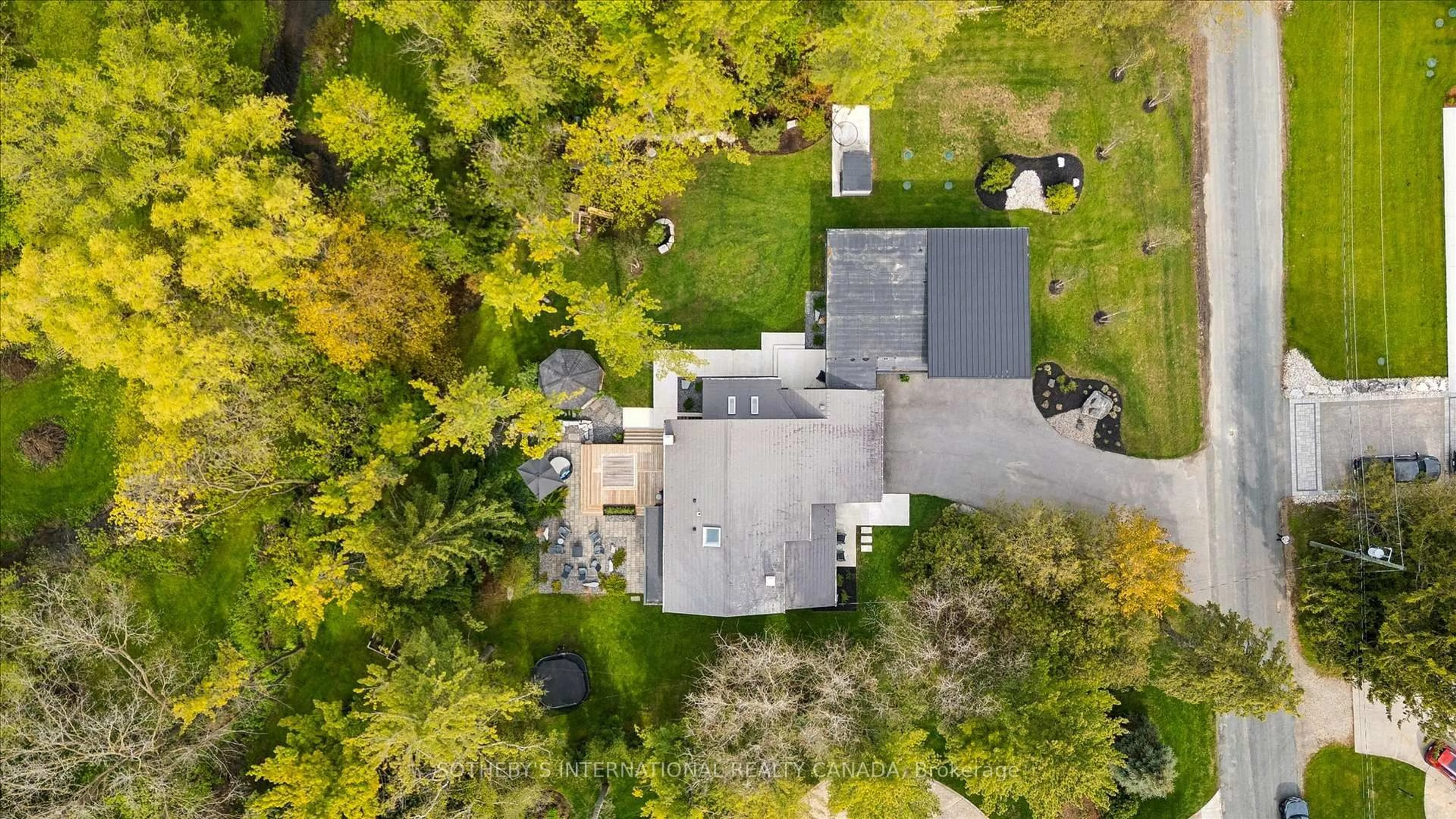 A pic from outside/outdoor area/front of a property/back of a property/a pic from drone, street for 41 Misty River Dr, Woolwich Ontario N0B 1N0
