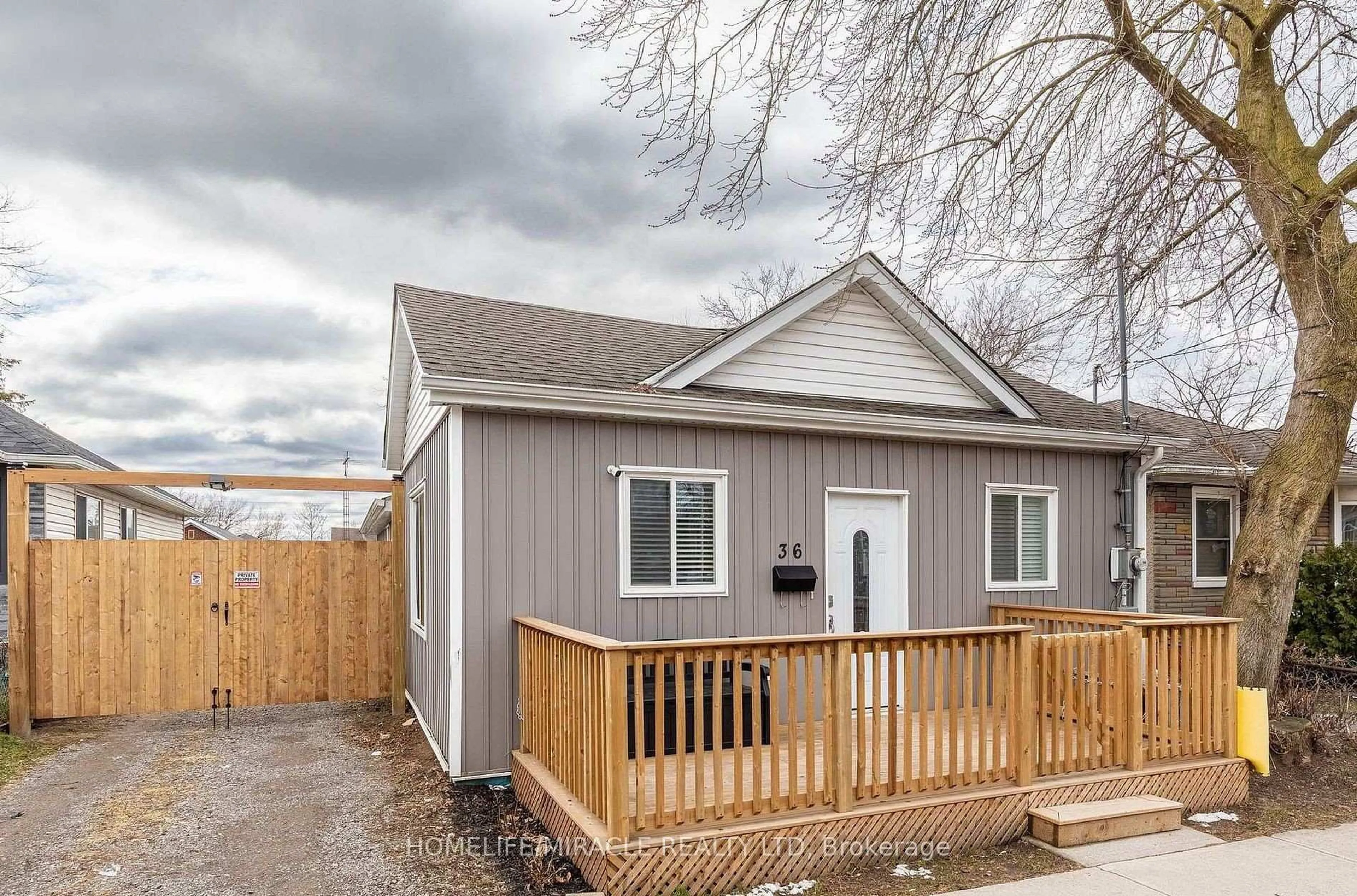 Home with vinyl exterior material, street for 36 Division St, St. Catharines Ontario L2R 3G2