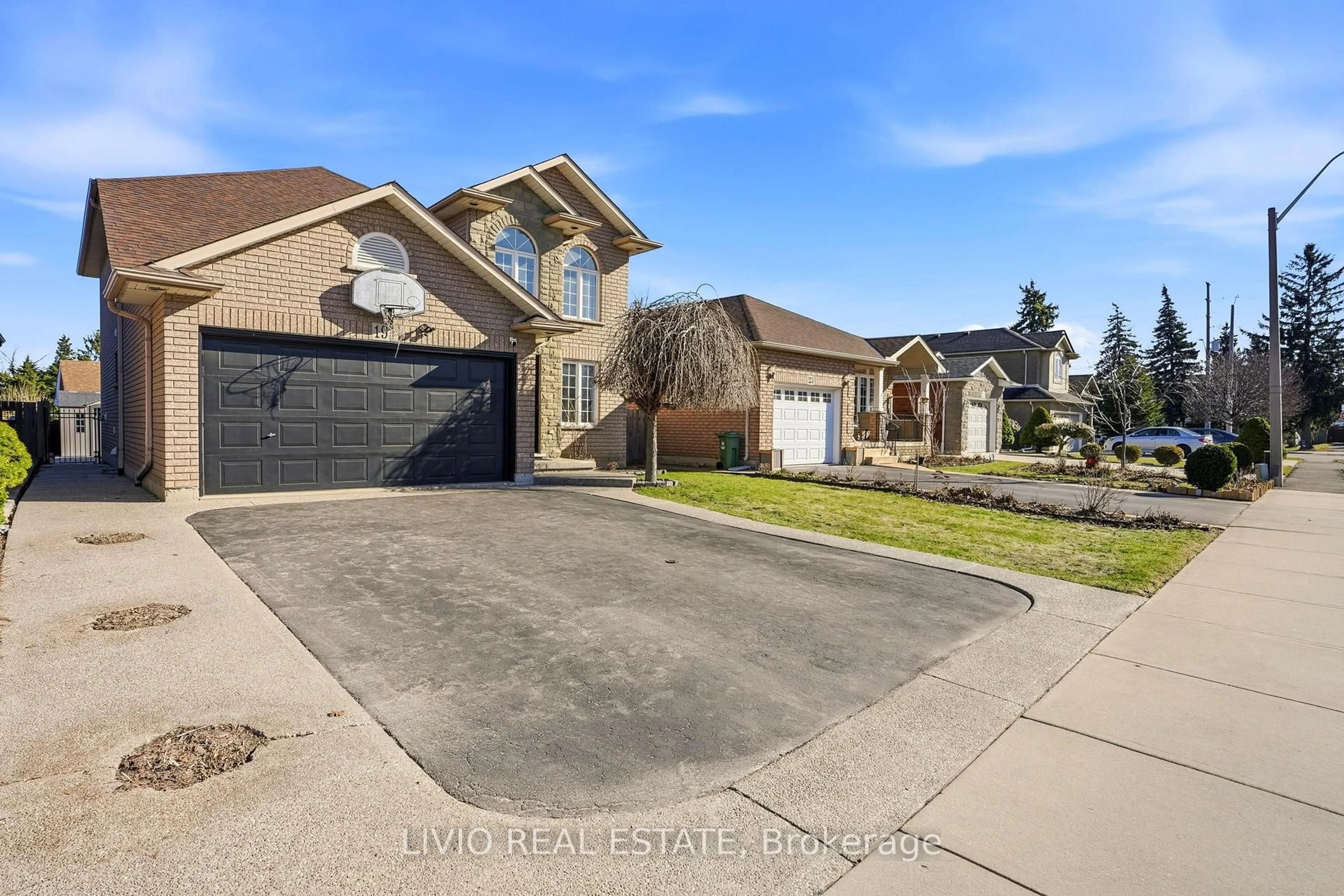 Unknown for 19 KONSTANTINE Crt, Hamilton Ontario L9B 2T3
