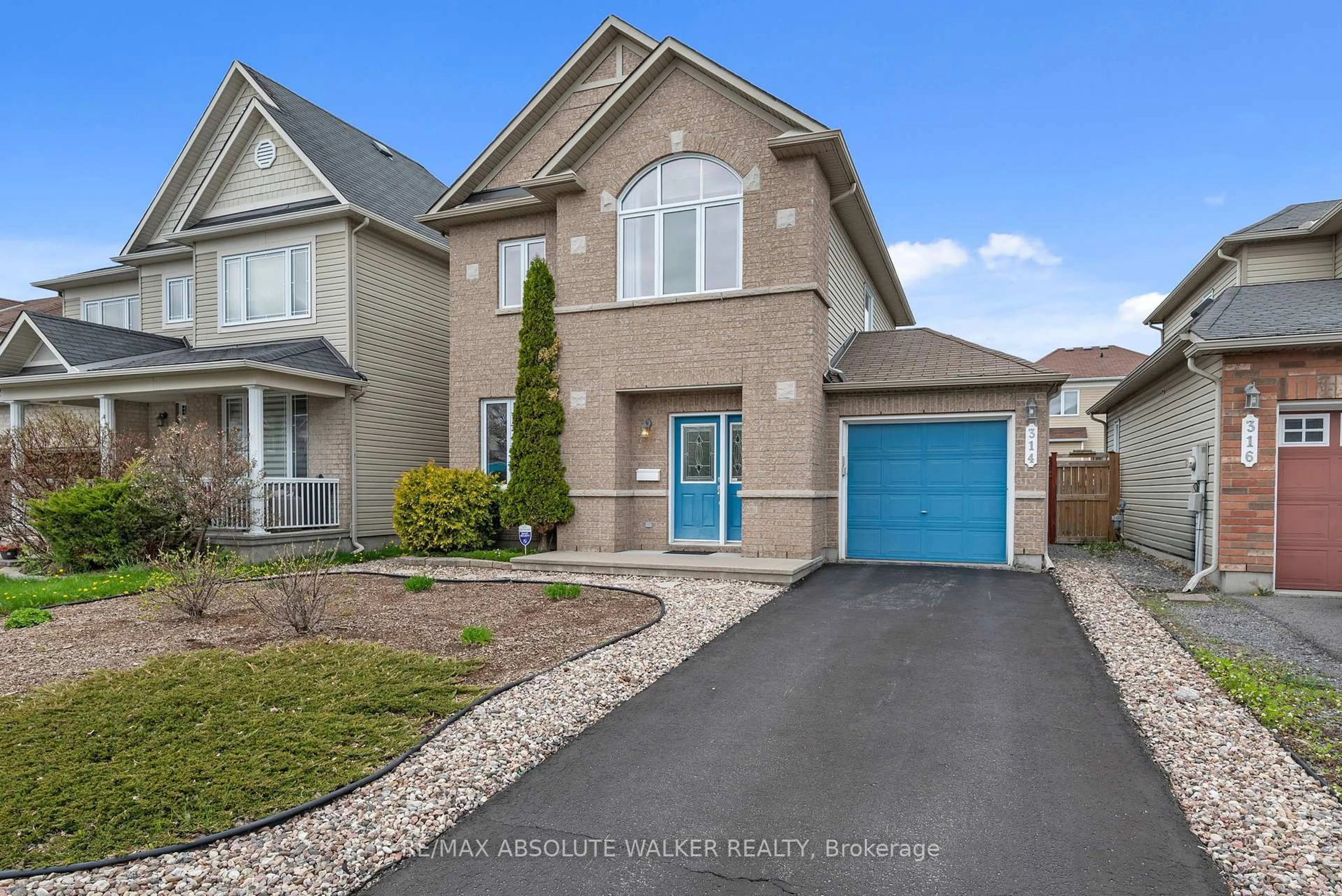 Home with vinyl exterior material, street for 314 Oakcrest Way, Orleans Ontario K4A 0L4